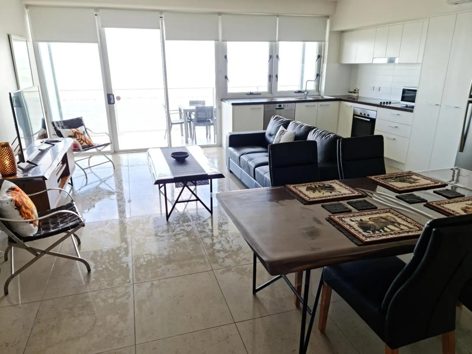Living room in Oshen Holiday Apartments Yeppoon