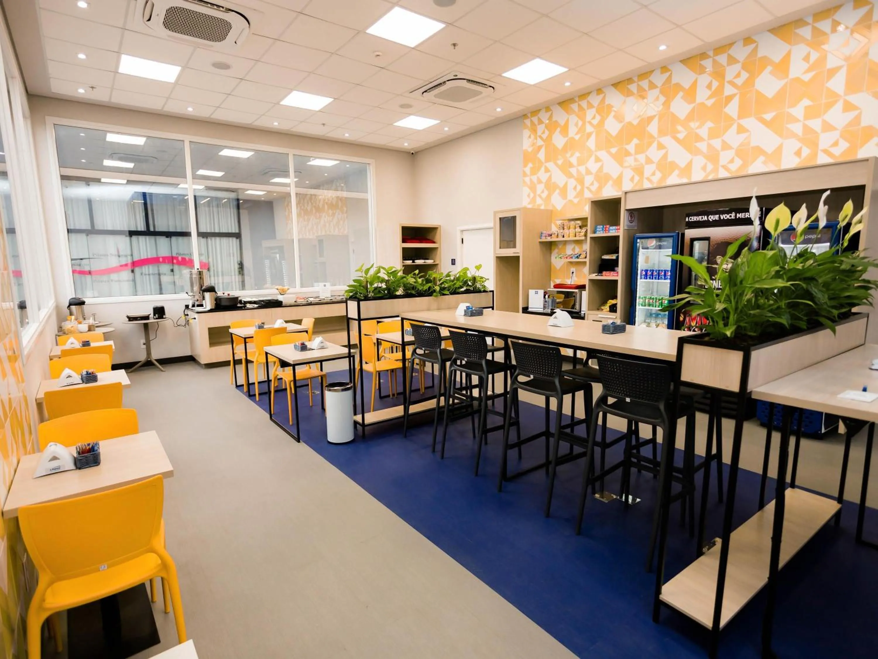 Restaurant/places to eat in IBIS BUDGET CAPAO Bonito