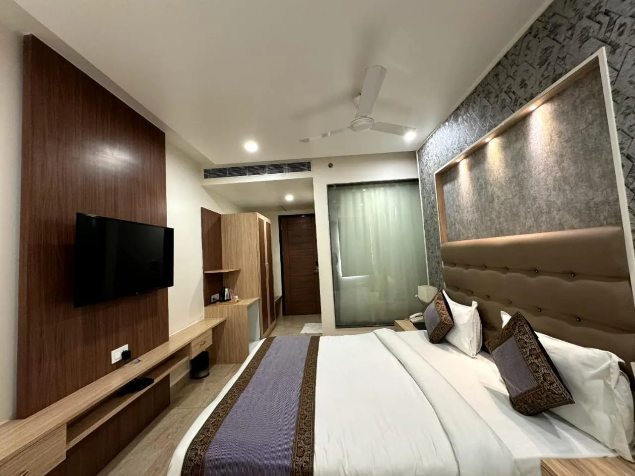 Bed in Hotel River Rhythm Assi Ghat