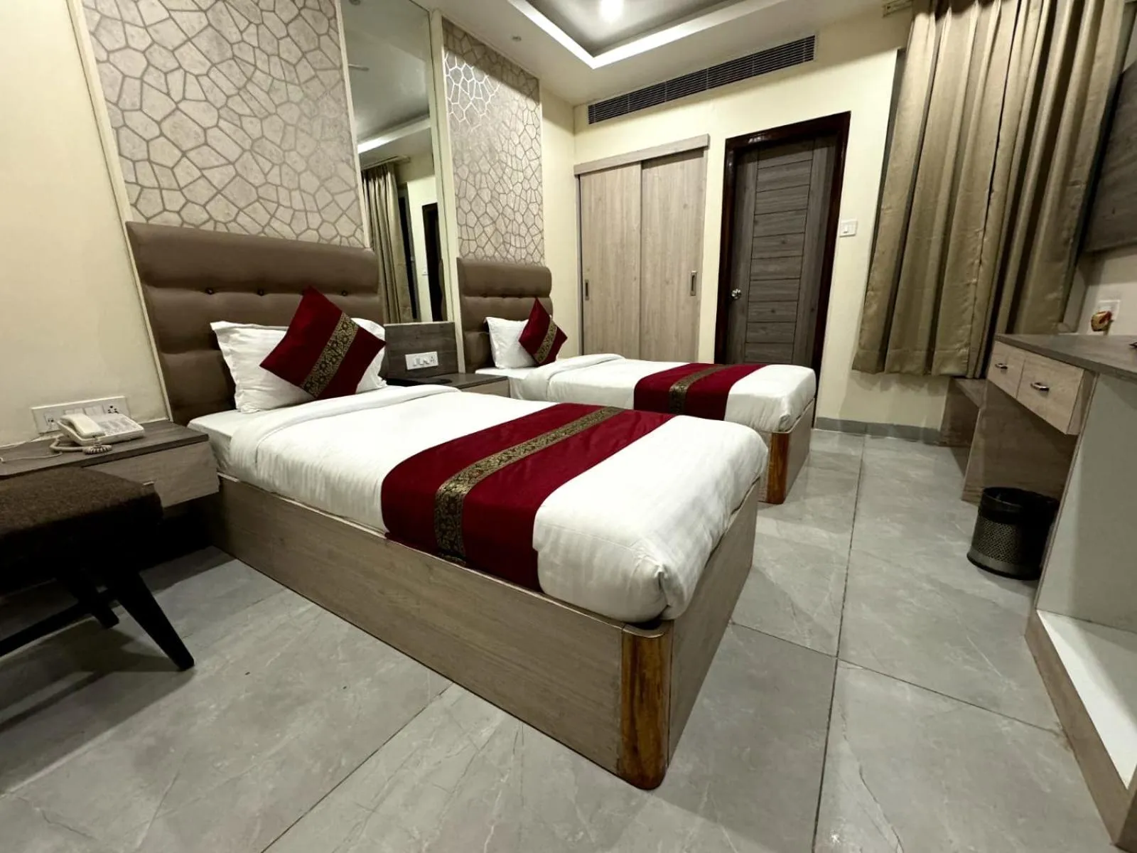 Bed in Hotel River Rhythm Assi Ghat