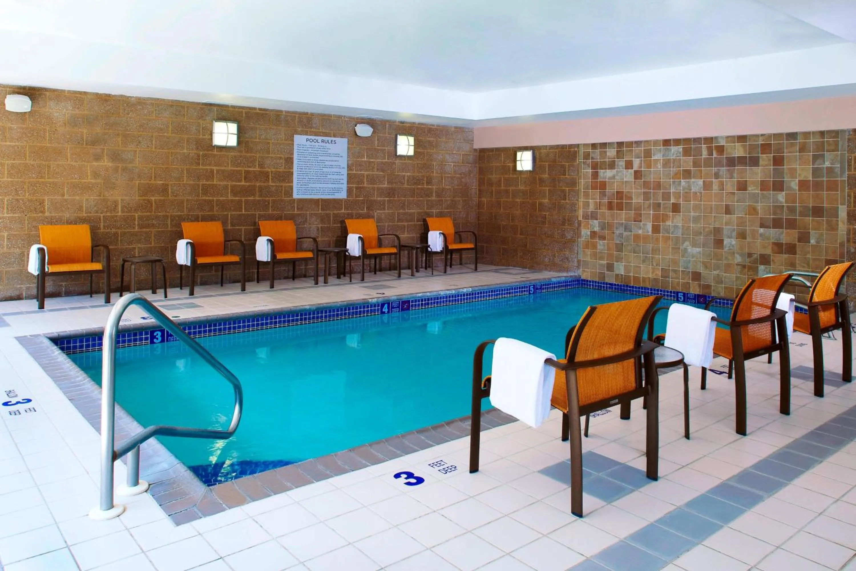 Swimming pool in Courtyard by Marriott Buffalo Amherst/University