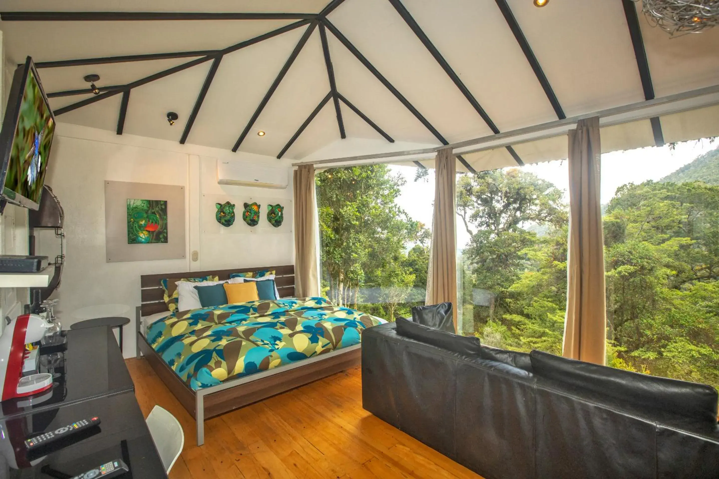 Quetzal Standard Bungalow in Dantica Cloud Forest Lodge Quetzal Standard Bungalow in Dantica Cloud Forest Lodge