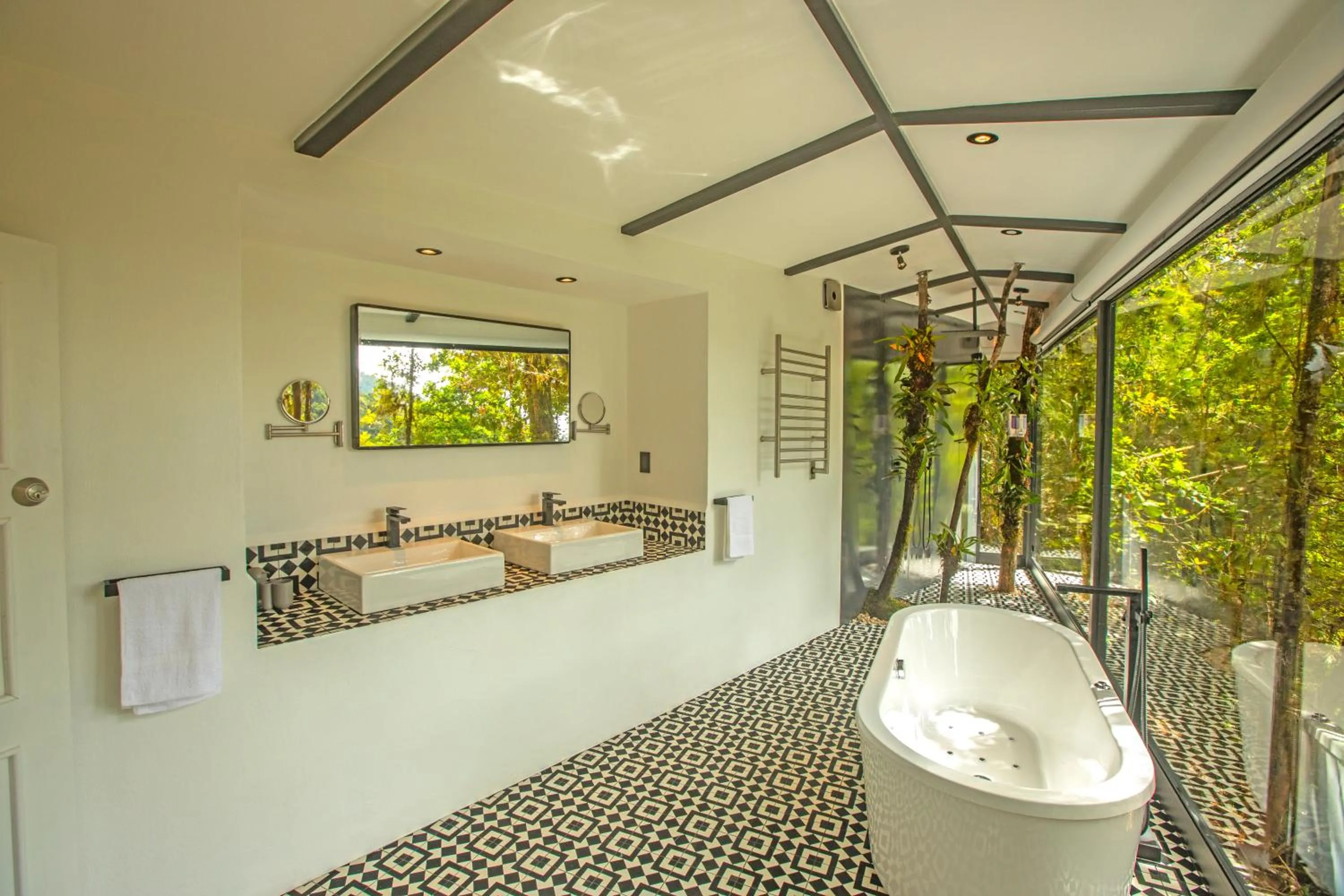 Bathroom in Dantica Cloud Forest Lodge