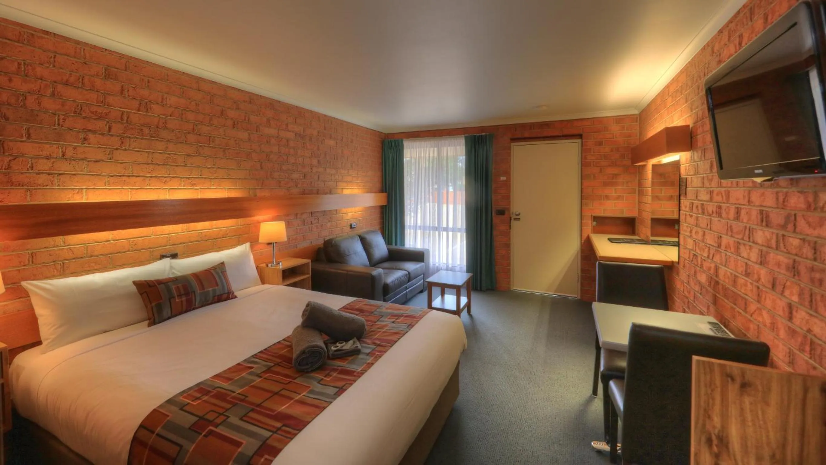 Photo of the whole room, Bed in Moama Central Motel