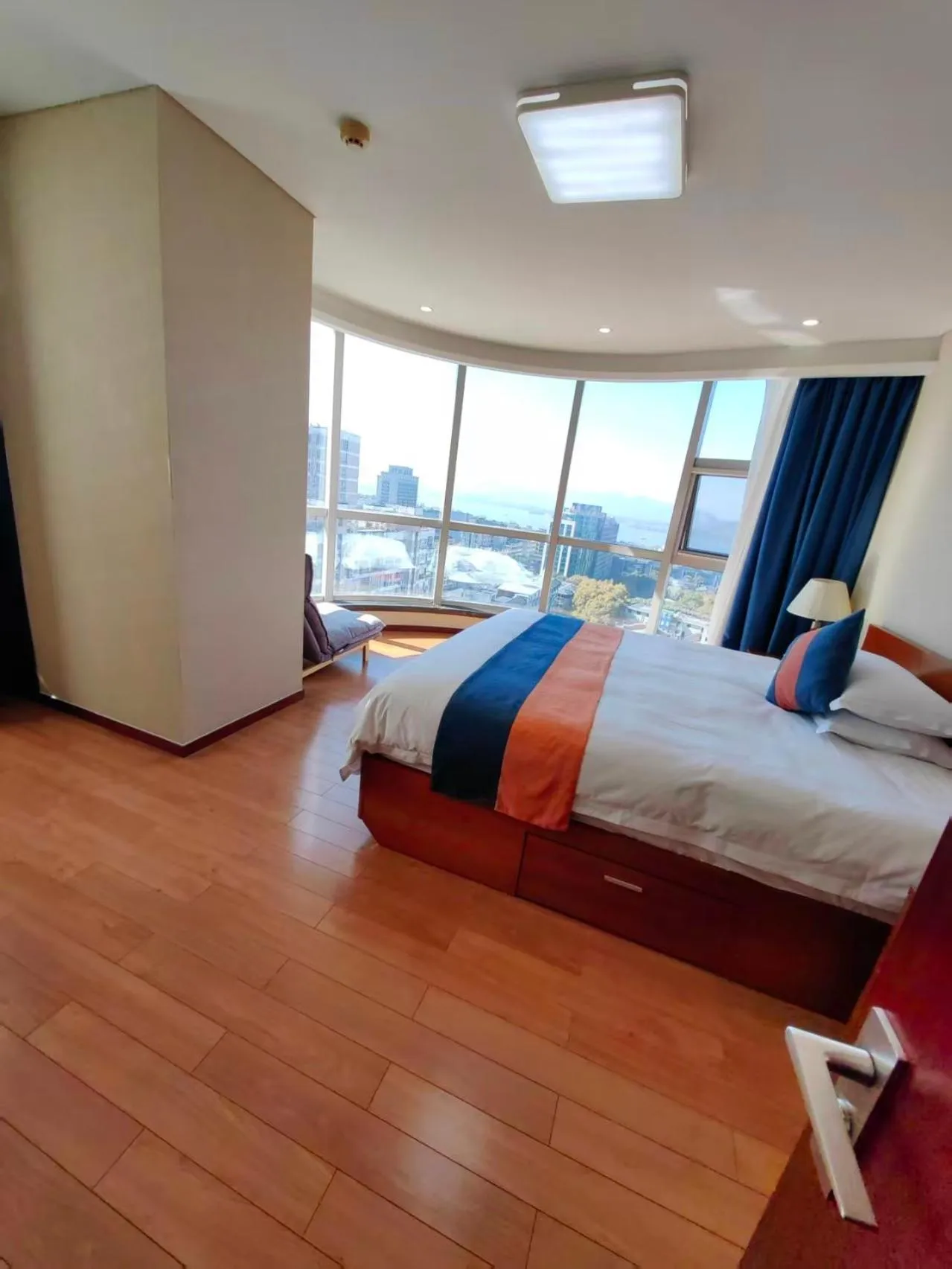 Property building, Bed in East King Business Hotel (West Lake store, Hangzhou)