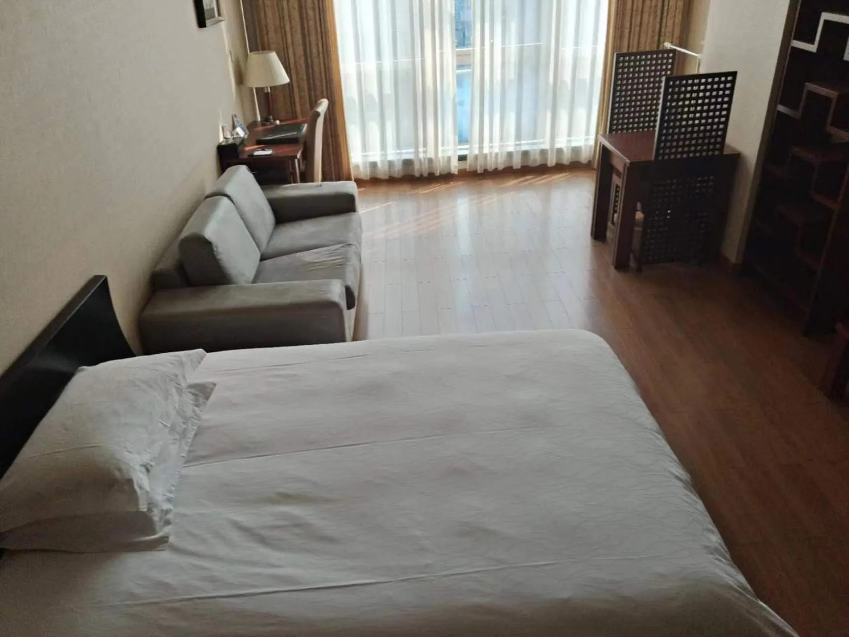 Seating area, Bed in East King Business Hotel (West Lake store, Hangzhou)