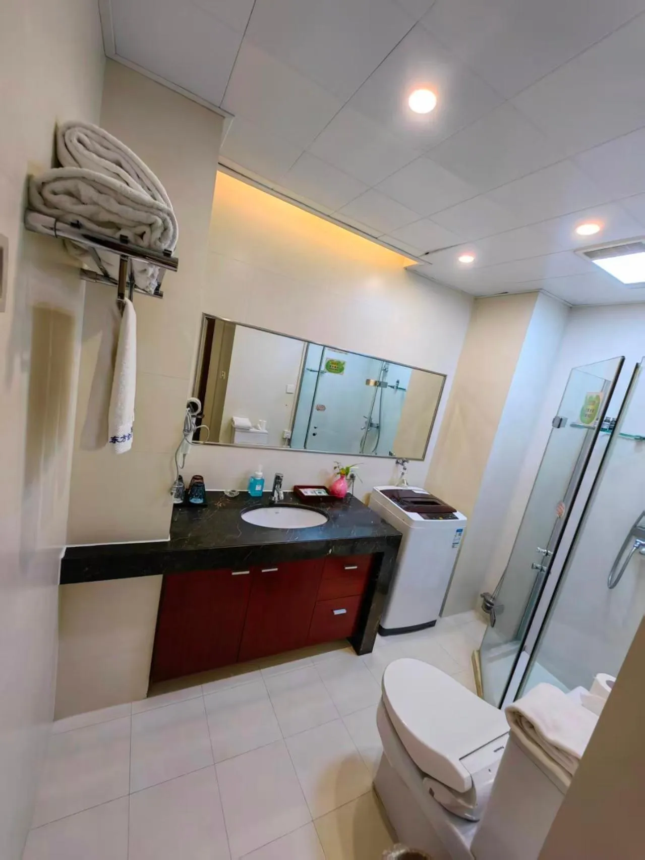 Shower in East King Business Hotel (West Lake store, Hangzhou)