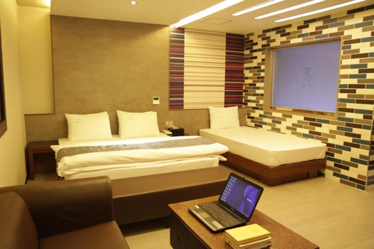 Photo of the whole room, Bed in Goryeo Hotel Photo of the whole room, Bed in Goryeo Hotel