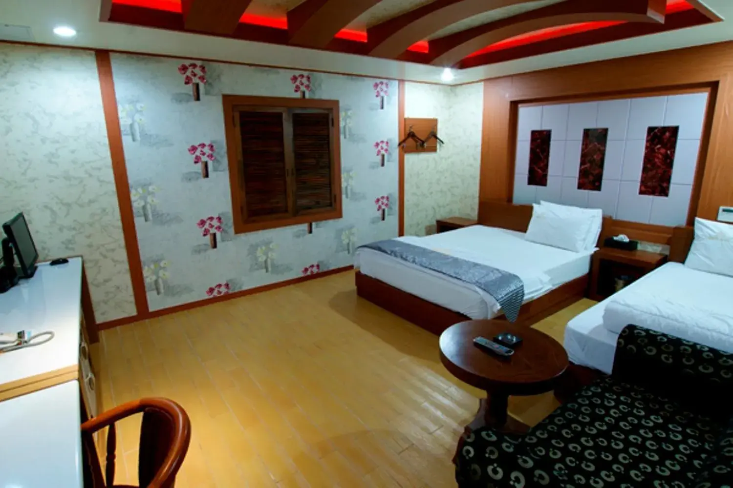 Photo of the whole room, Bed in Goryeo Hotel Photo of the whole room, Bed in Goryeo Hotel