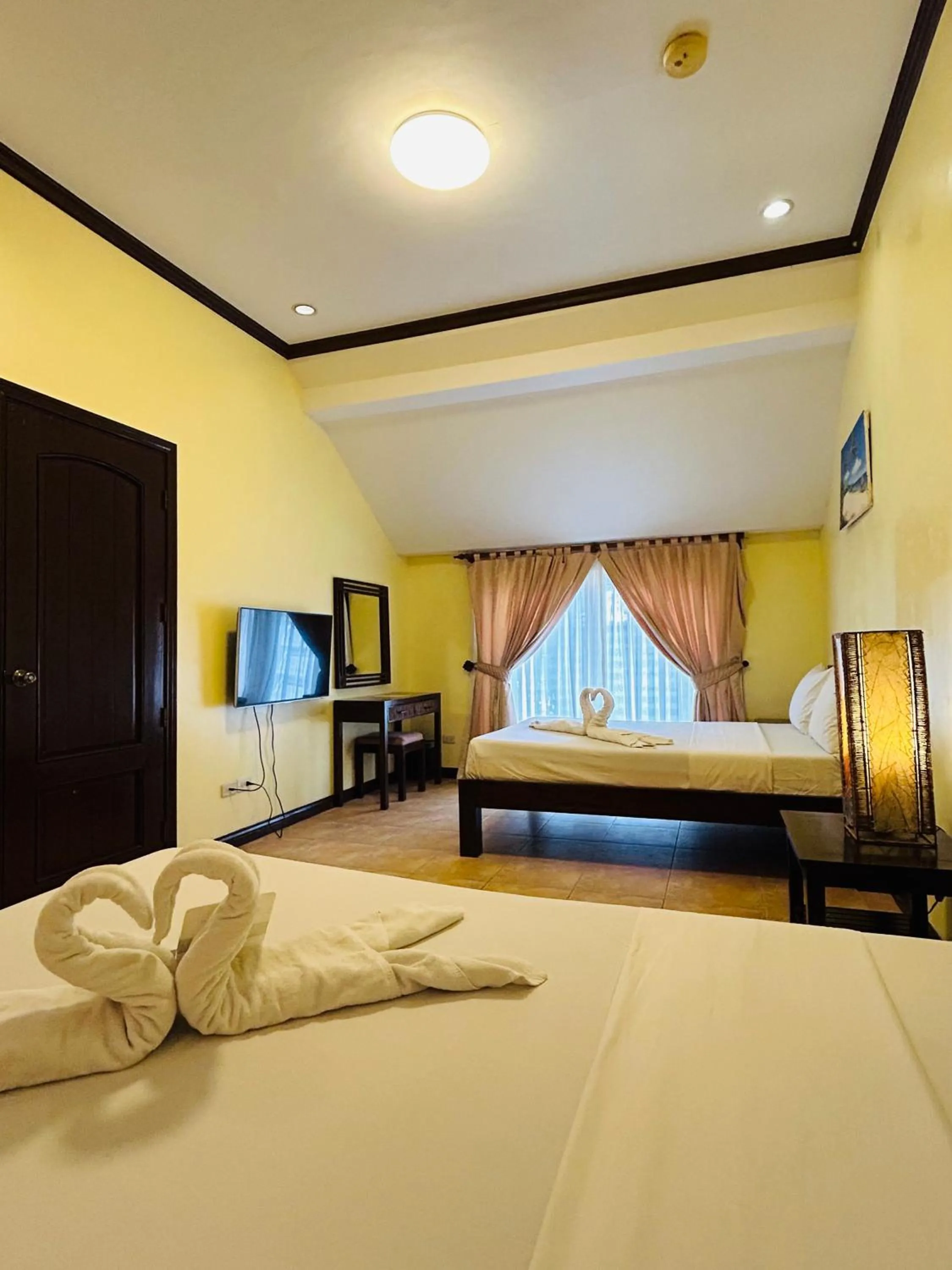 Bed in Sheridan Villas Boracay