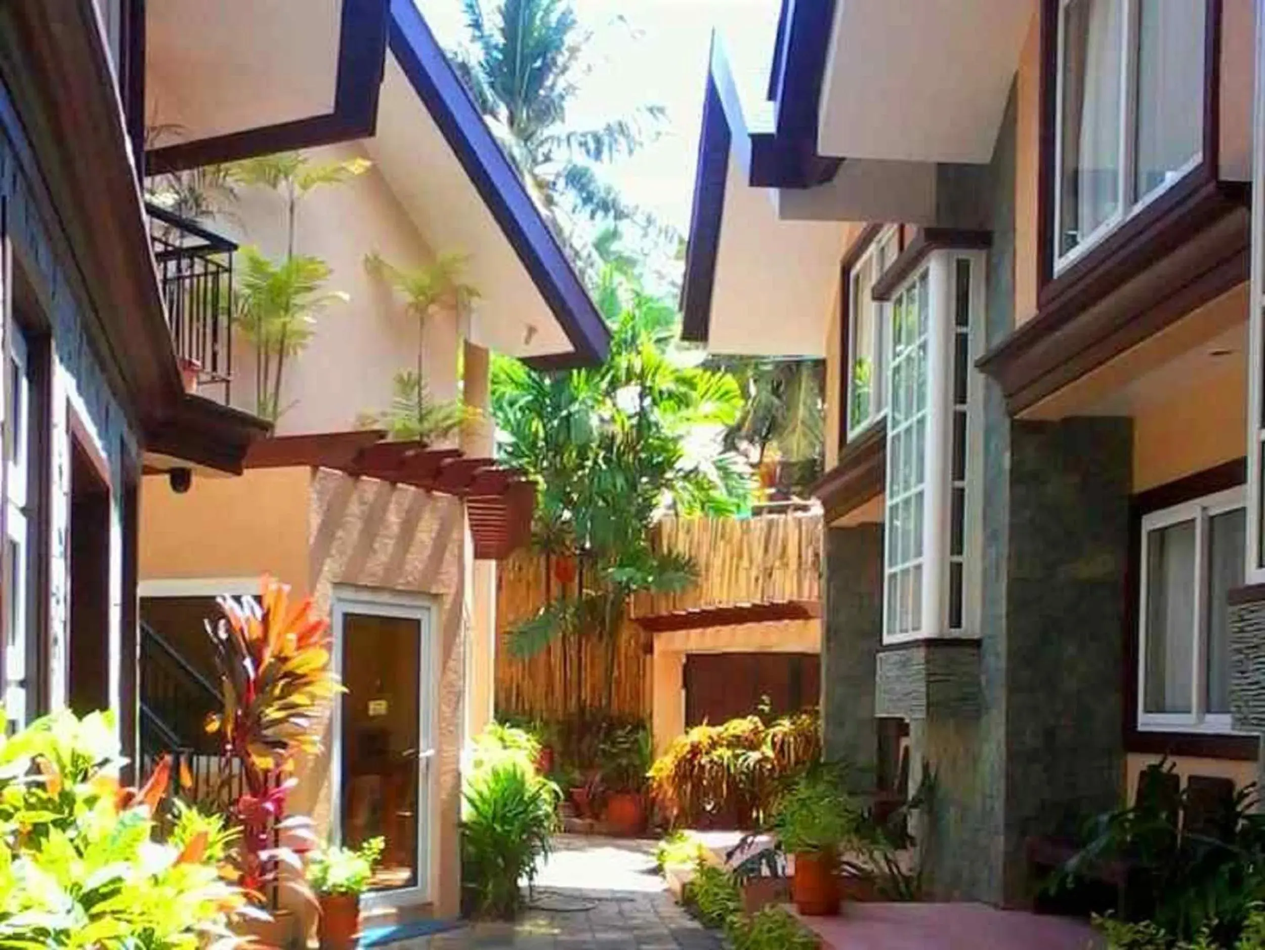 Property building in Sheridan Villas Boracay Property building in Sheridan Villas Boracay