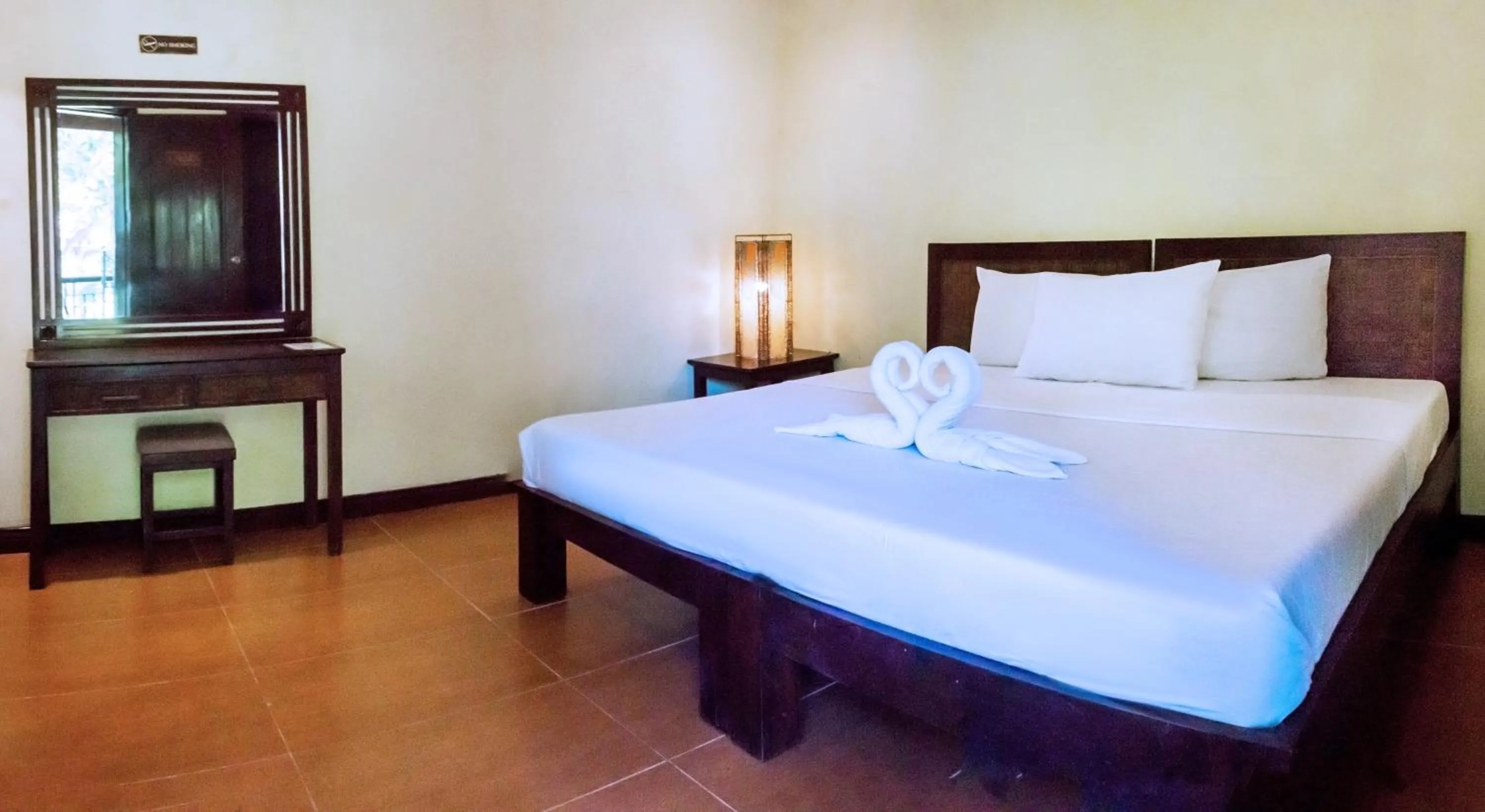 Bed in Sheridan Villas Boracay