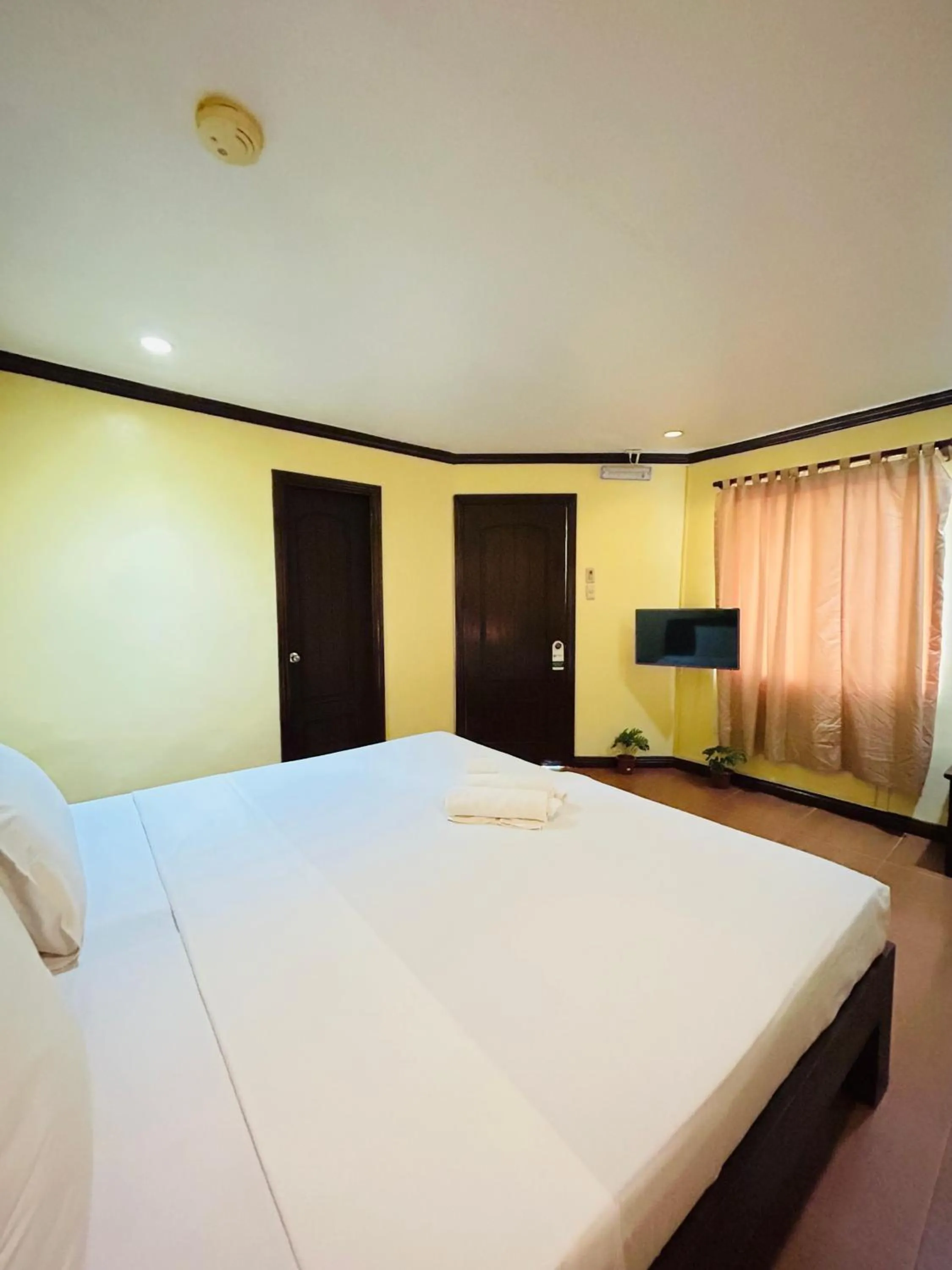 Bed in Sheridan Villas Boracay