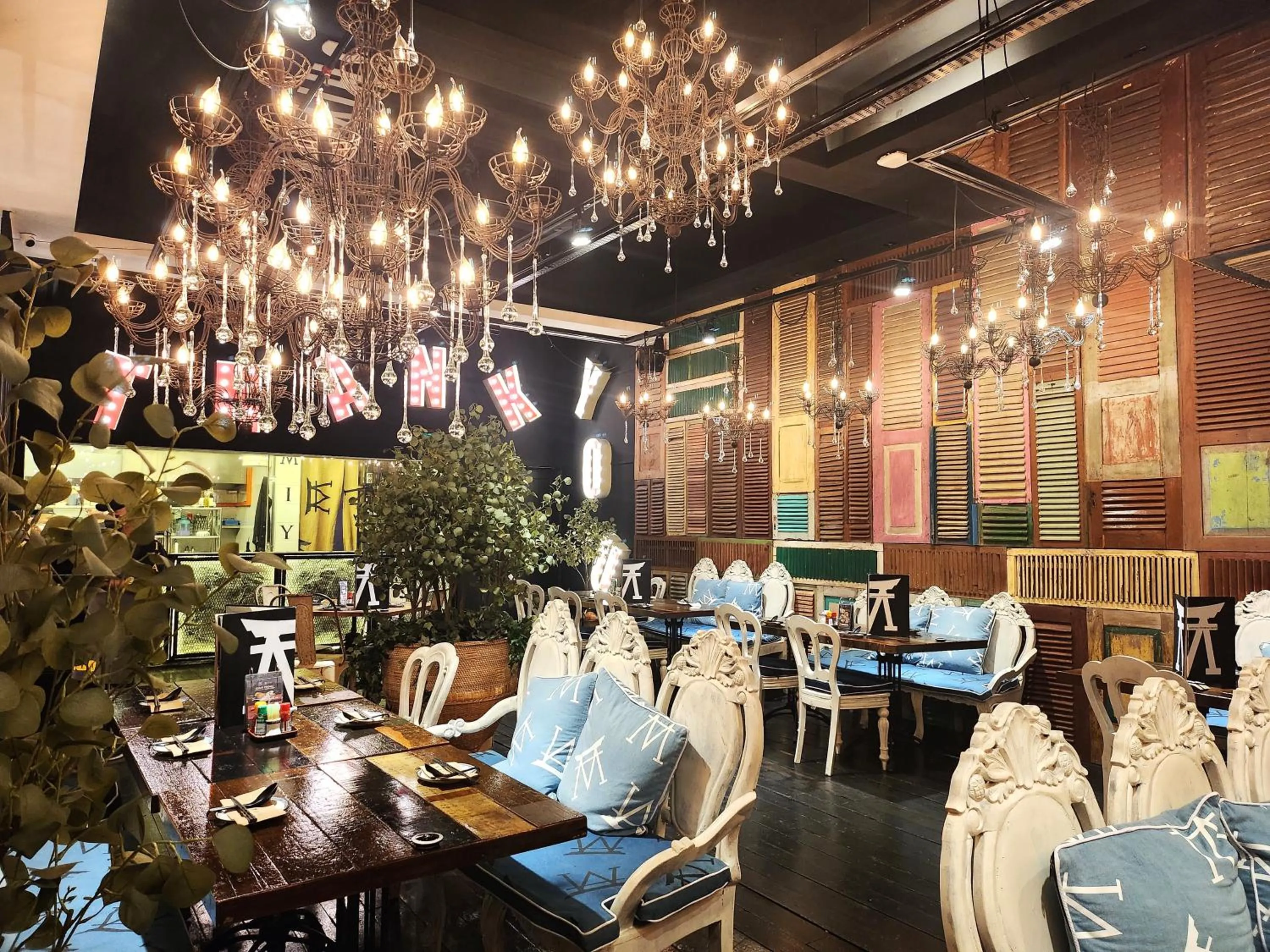 Restaurant/places to eat in M Boutique Hotel