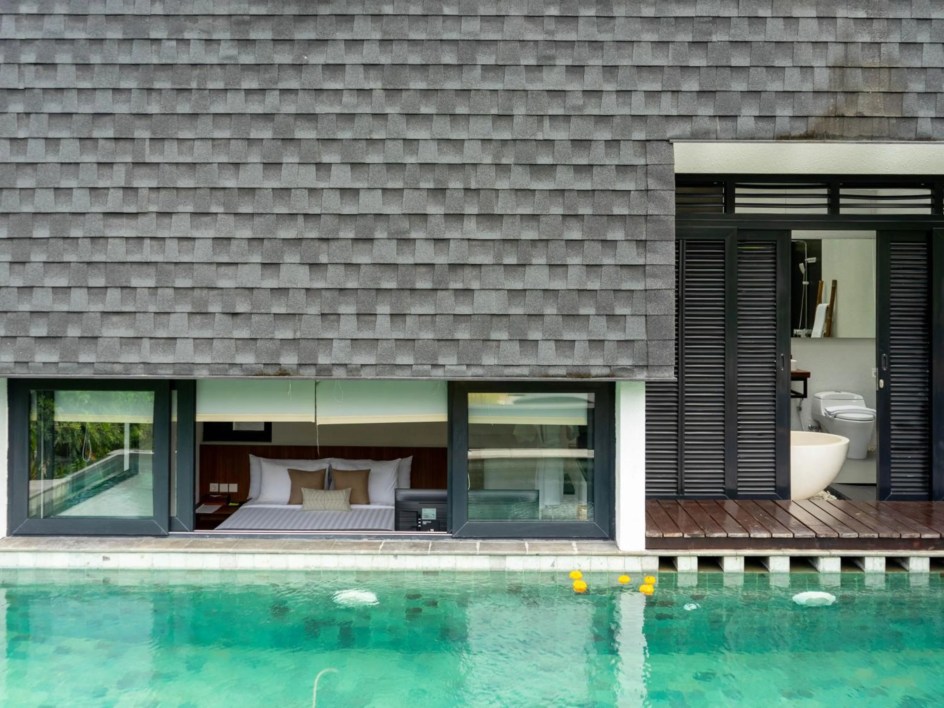 Property building in Zenubud