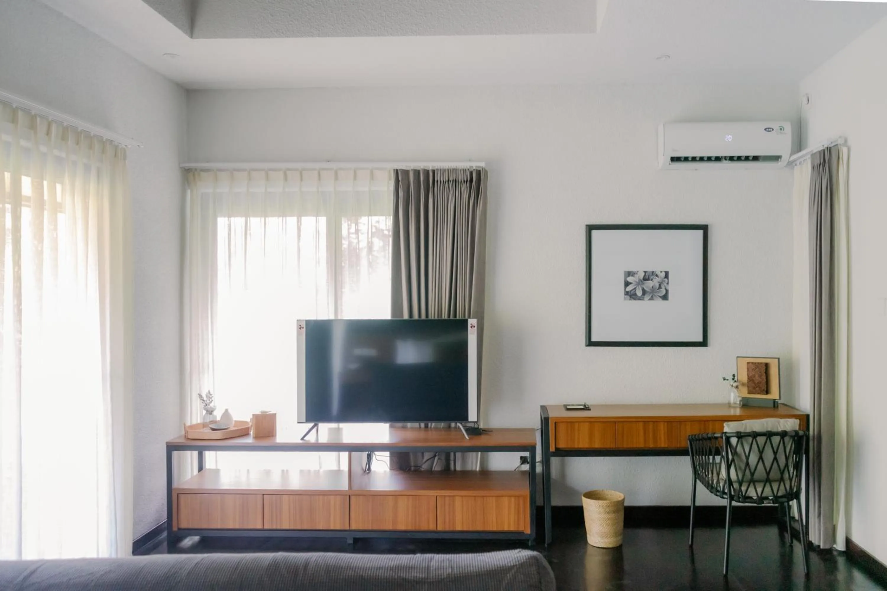 Communal lounge/ TV room in Zenubud