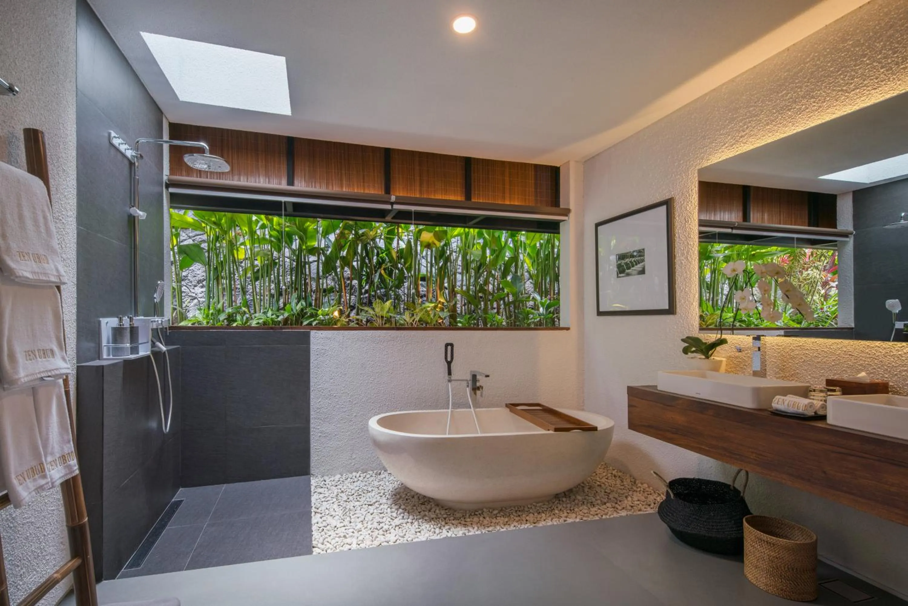 Bathroom in Zenubud