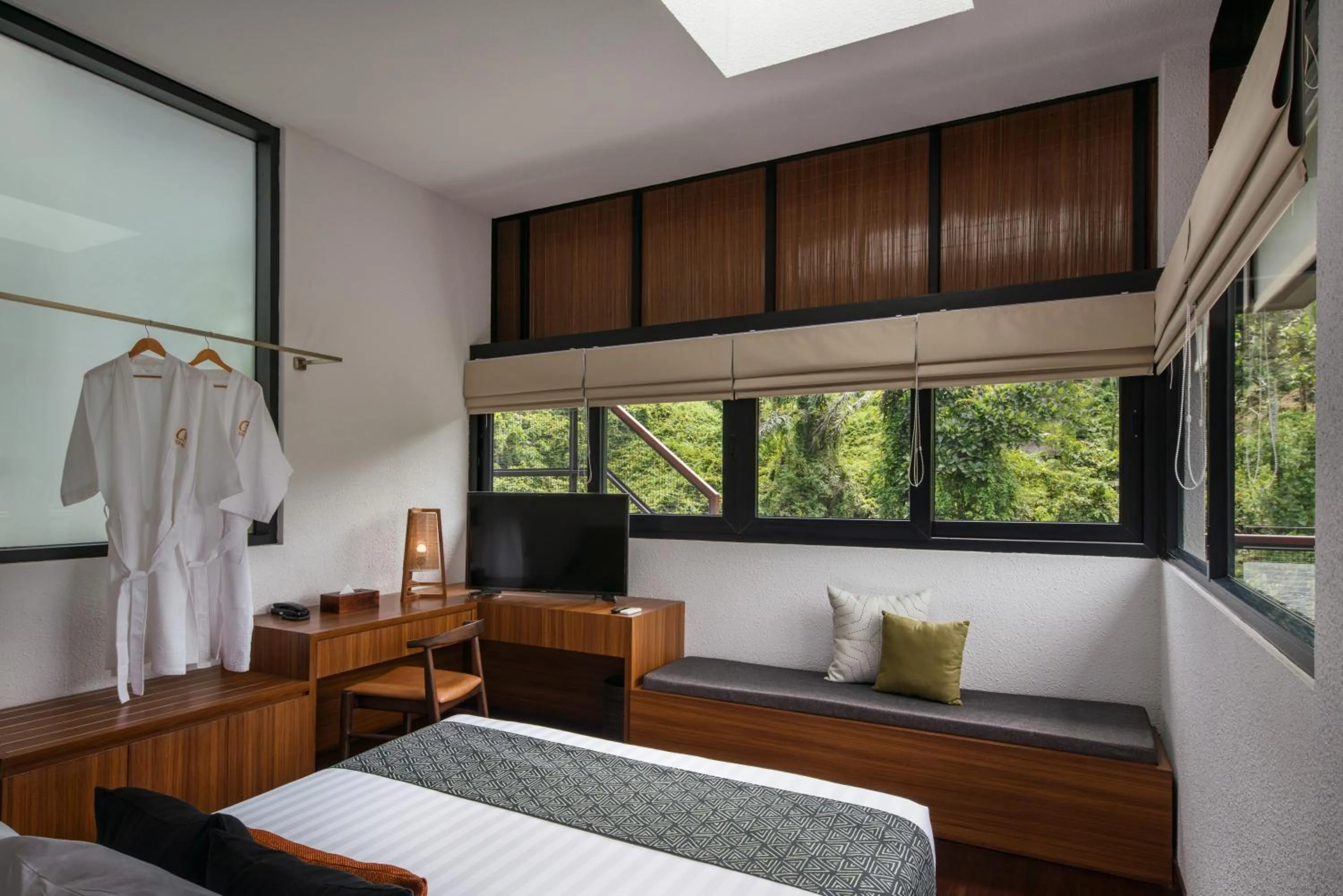 Bedroom, Bed in Zenubud