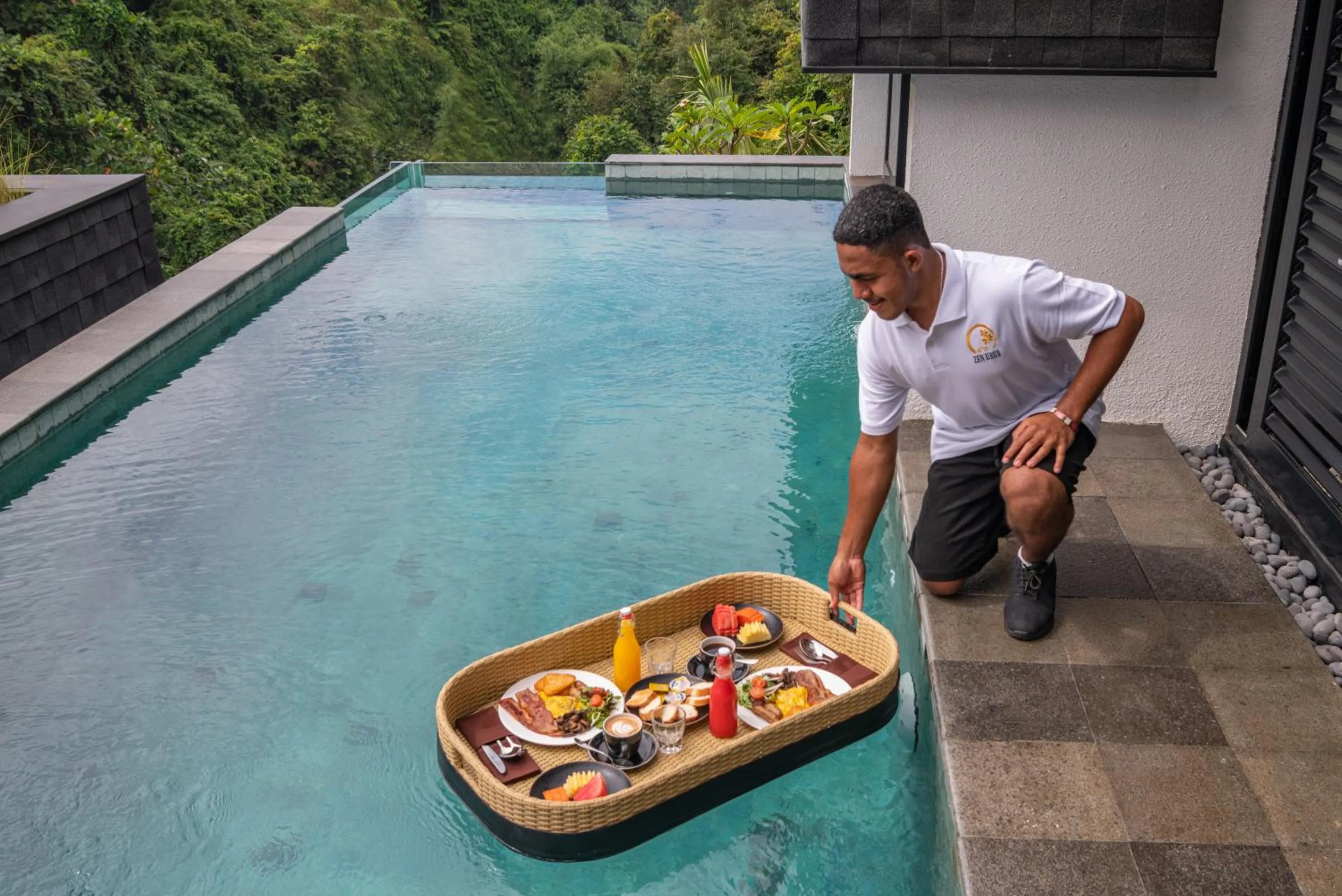 American breakfast in Zenubud