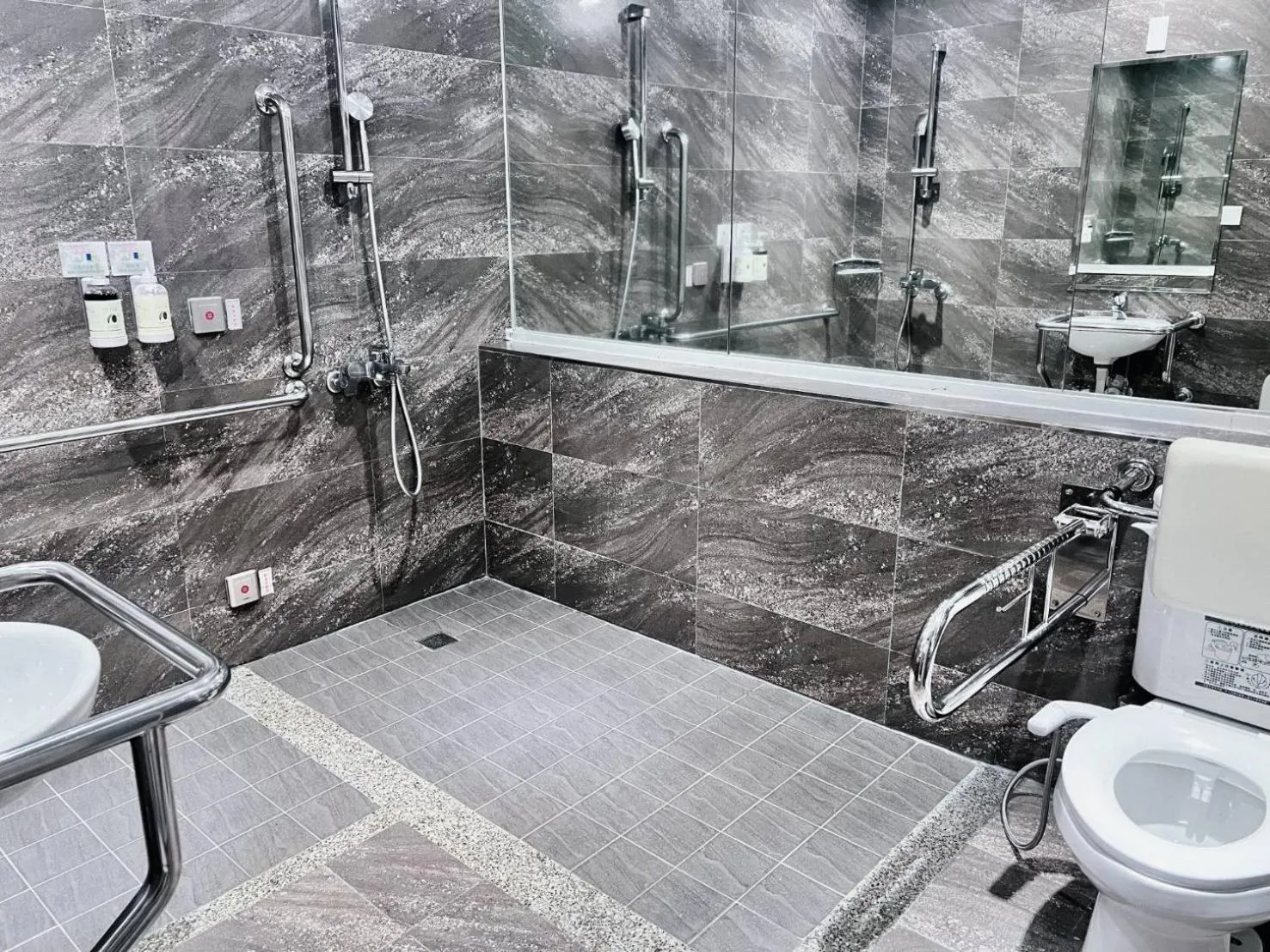 Bathroom in 雲富大飯店 Hotel Cloud-ZhongShan