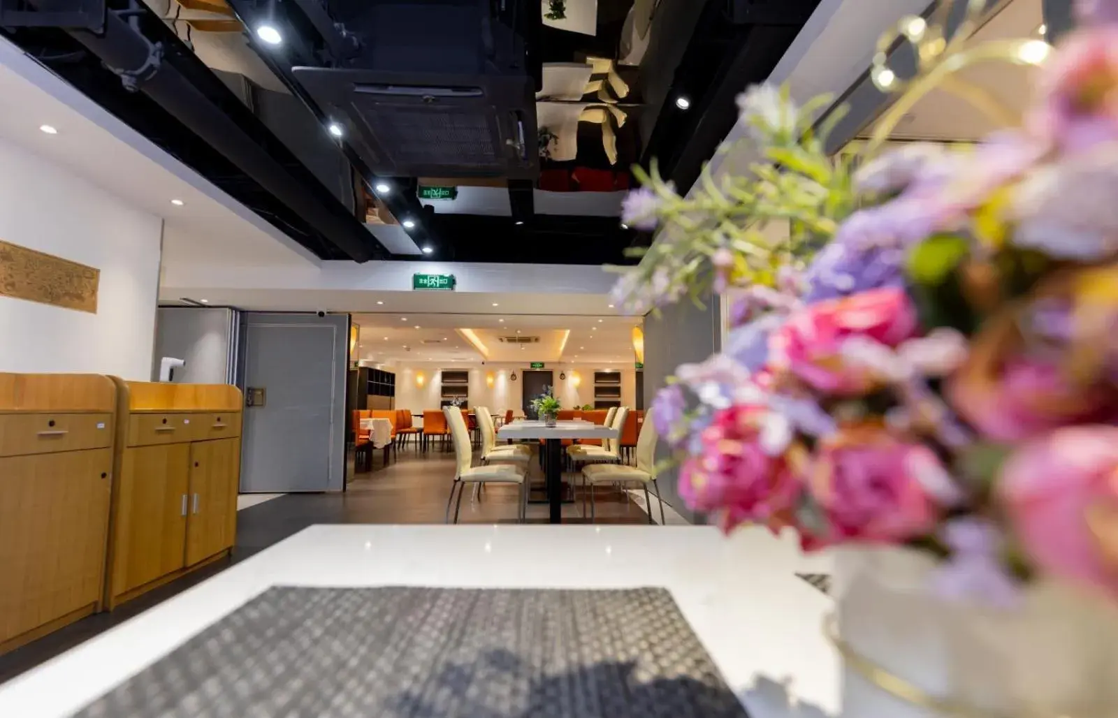 Restaurant/places to eat in Starr Hotel Shanghai (Shanghai Railway Station) Restaurant/places to eat in Starr Hotel Shanghai (Shanghai Railway Station)