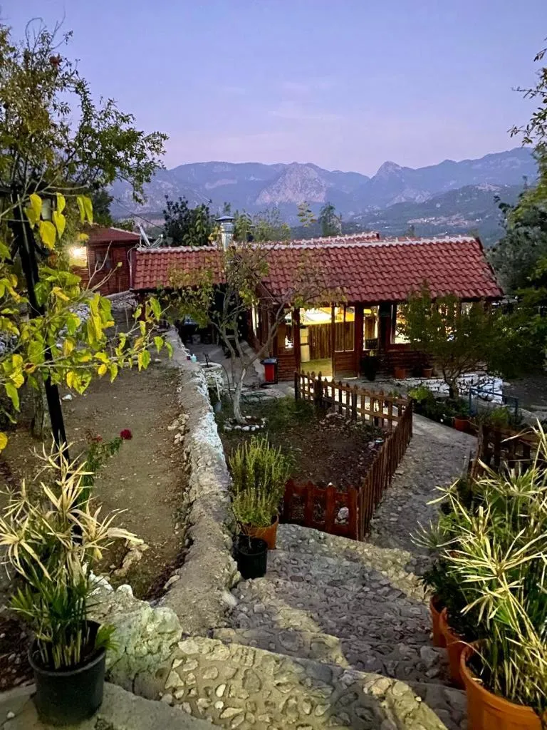 Property building in Antalya Bodrum Kayası Dağ Oteli