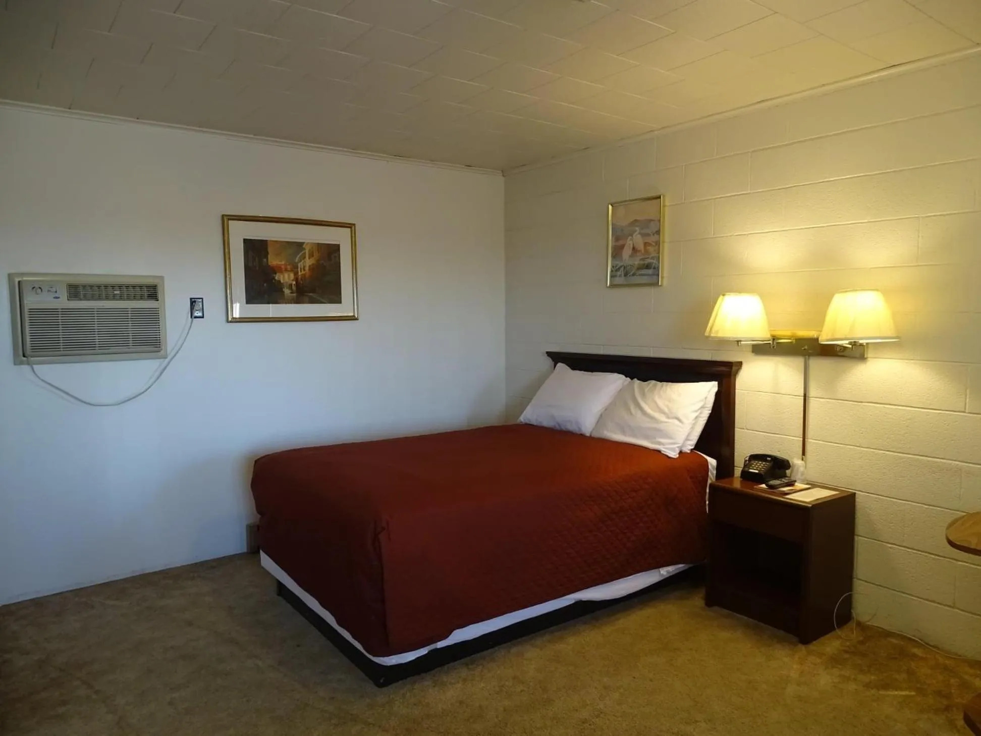 Bedroom in Hotel Prairie Winds Carthage Keokuk Hwy 136