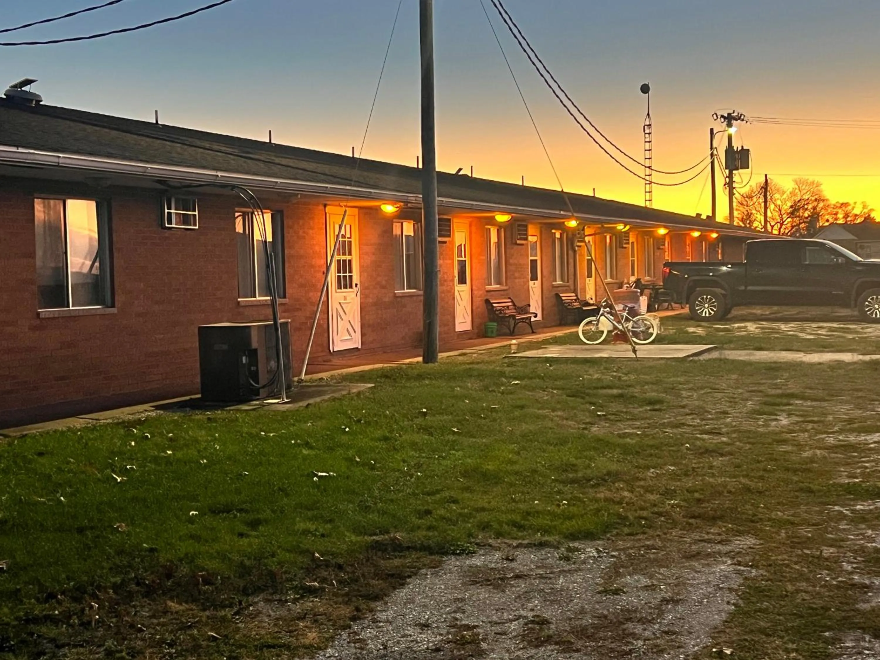 Facade/entrance in Hotel Prairie Winds Carthage Keokuk Hwy 136