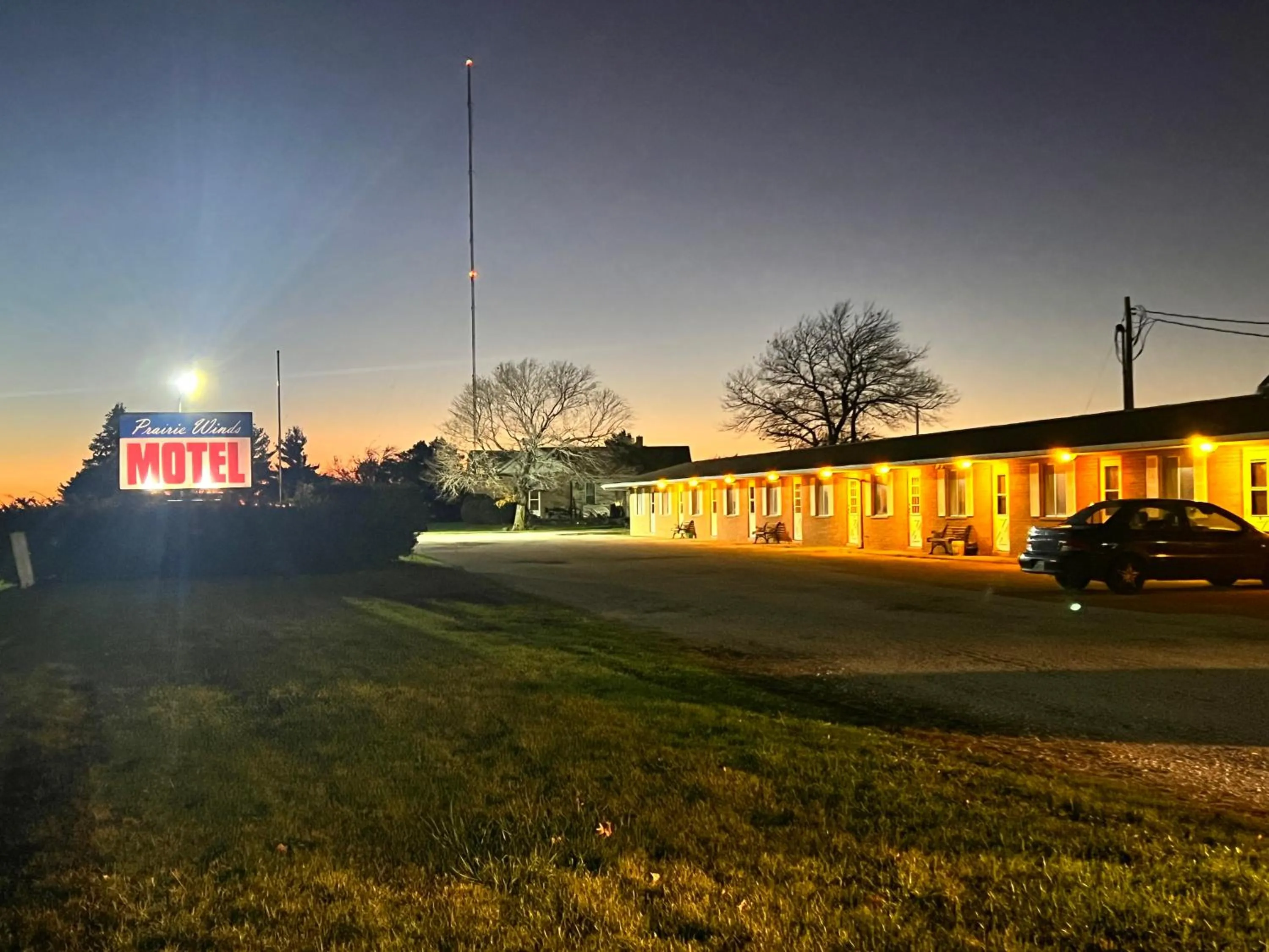 Facade/entrance in Hotel Prairie Winds Carthage Keokuk Hwy 136