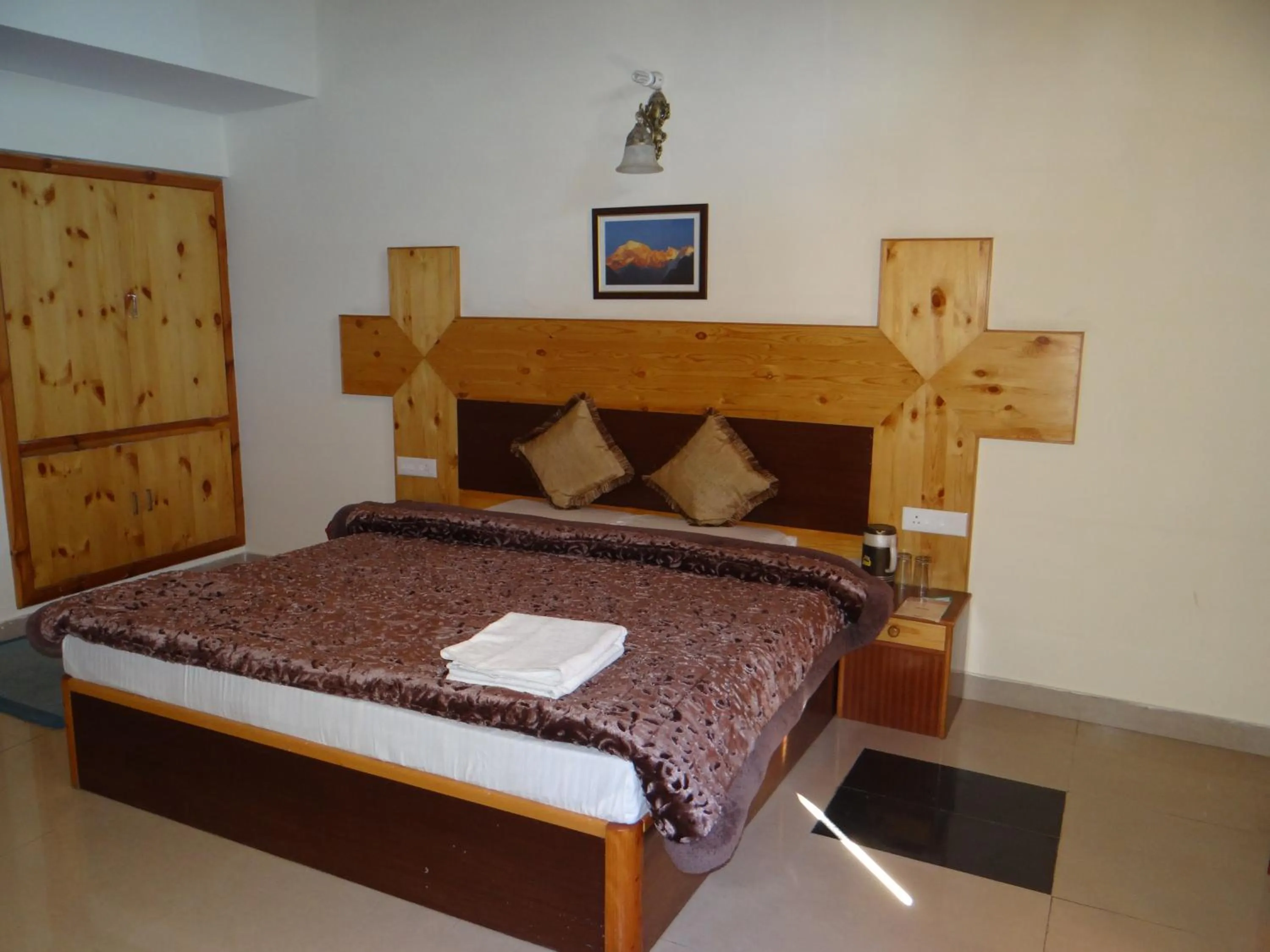Bed in Hotel Mountain Trail Manali