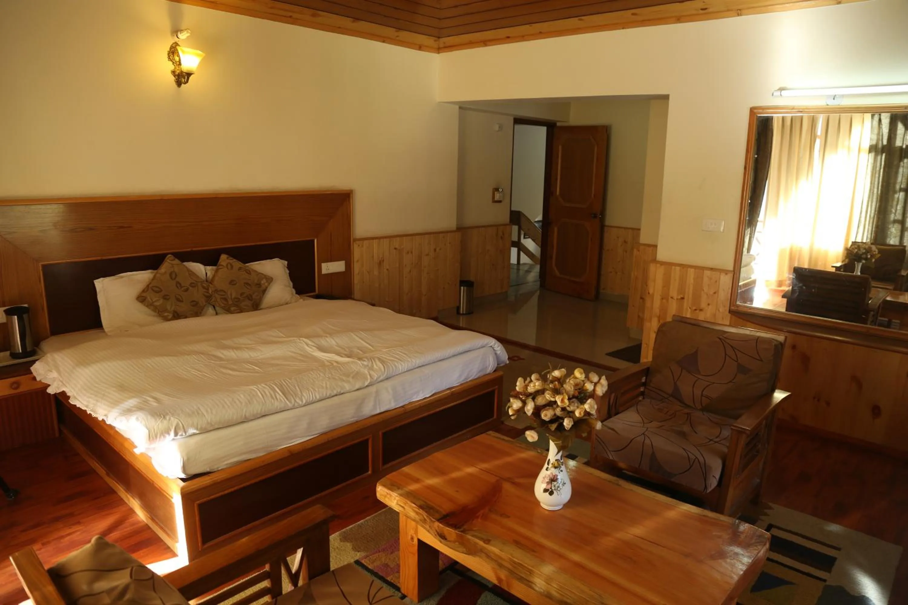 Bed in Hotel Mountain Trail Manali