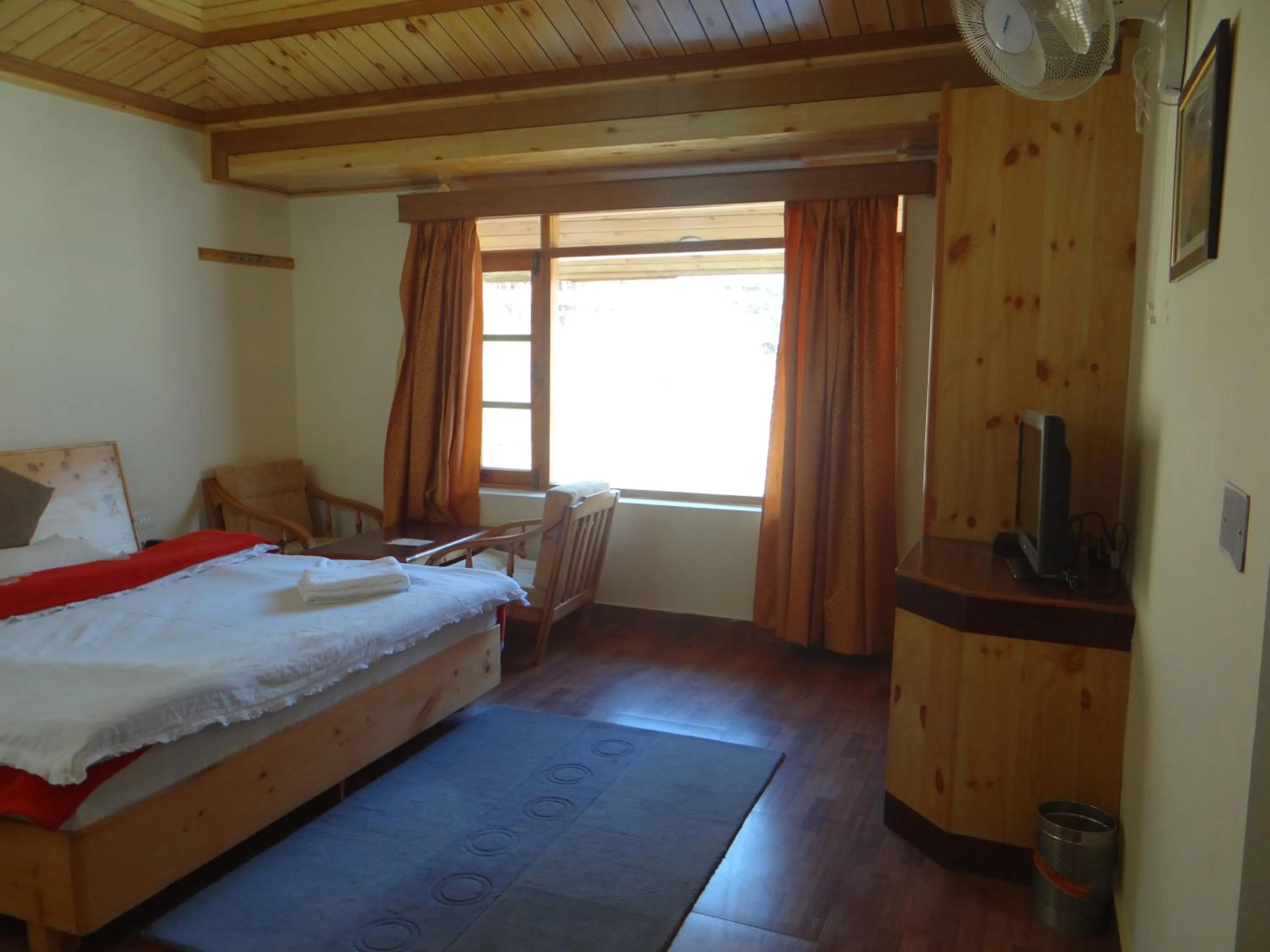 Bed in Hotel Mountain Trail Manali