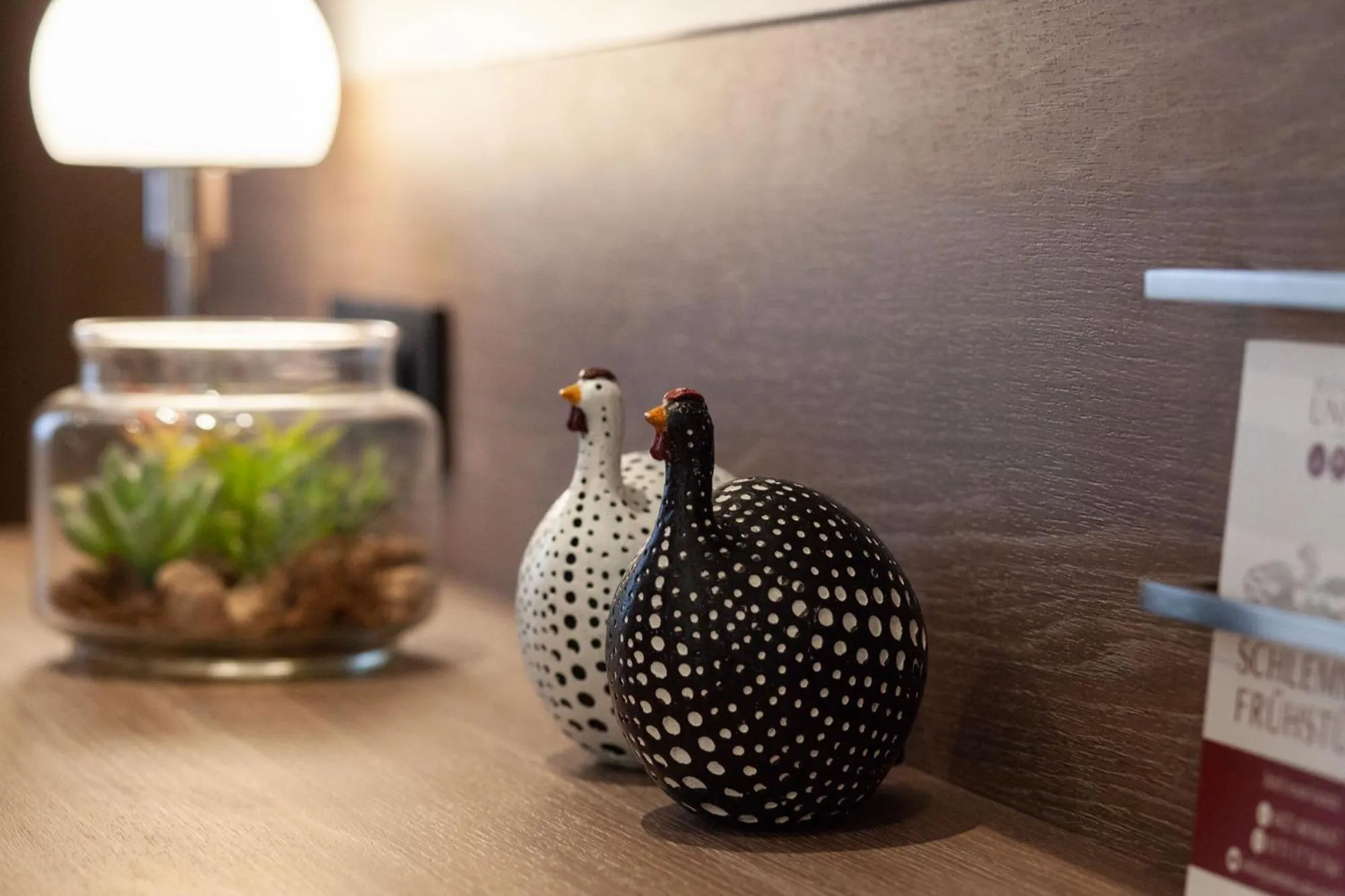 Logo/Certificate/Sign in Gästehaus freches Perlhuhn