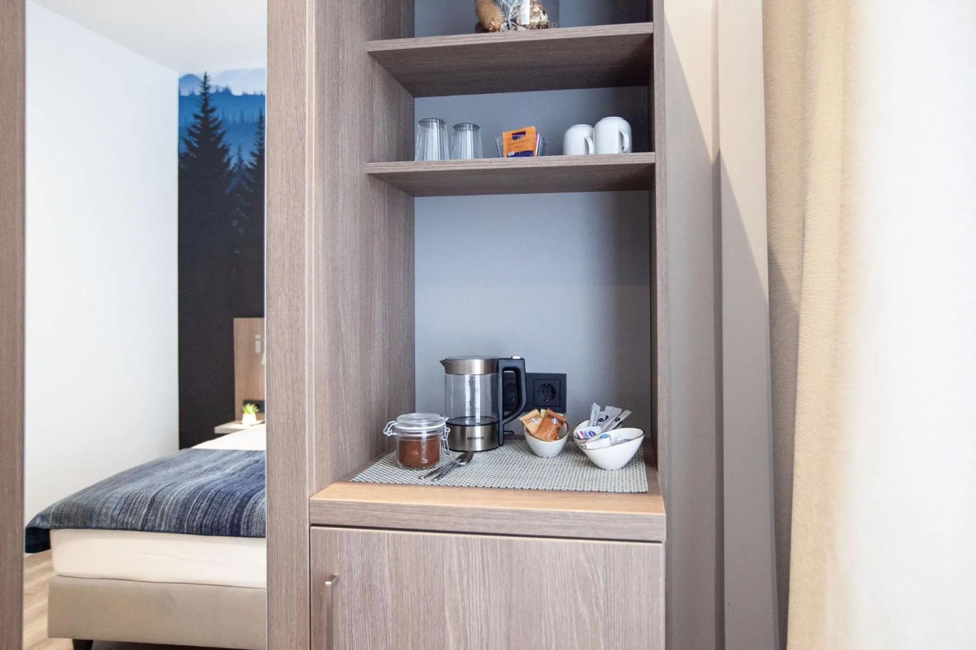 Coffee/tea facilities, Bed in Gästehaus freches Perlhuhn