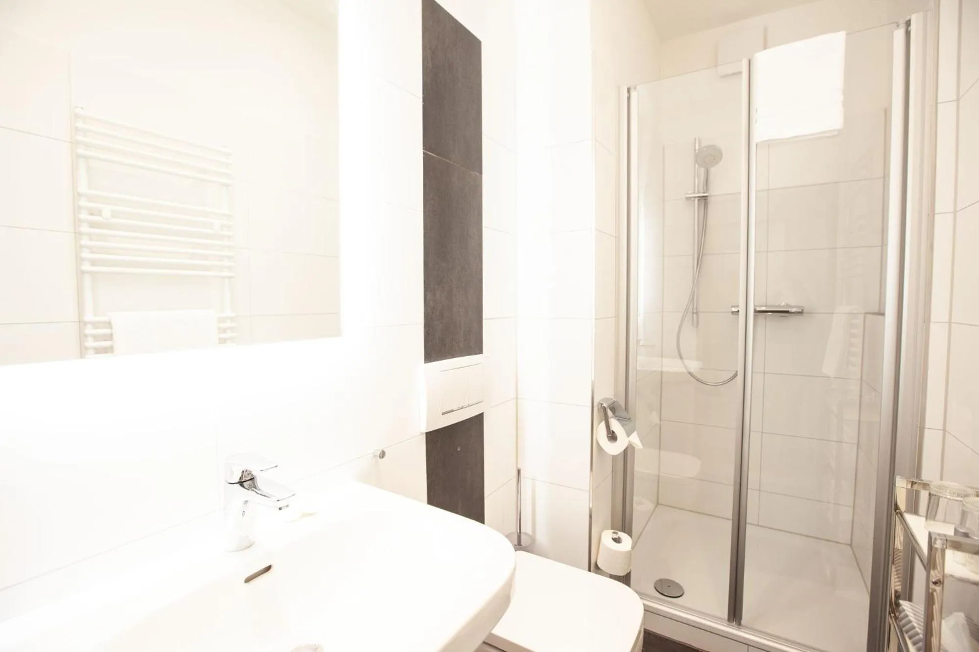 Bathroom, Bed in Gästehaus freches Perlhuhn