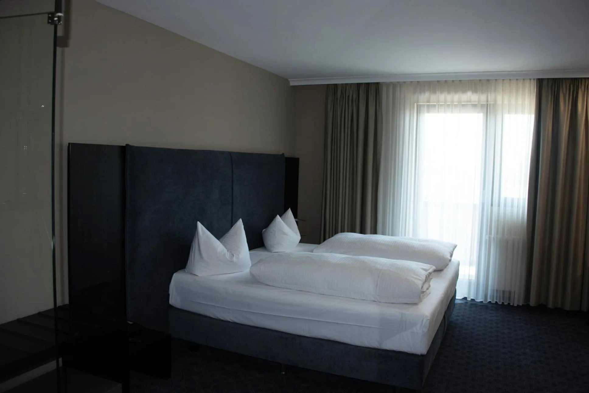 Photo of the whole room, Bed in ROSS Hotel nähe Messe Stuttgart