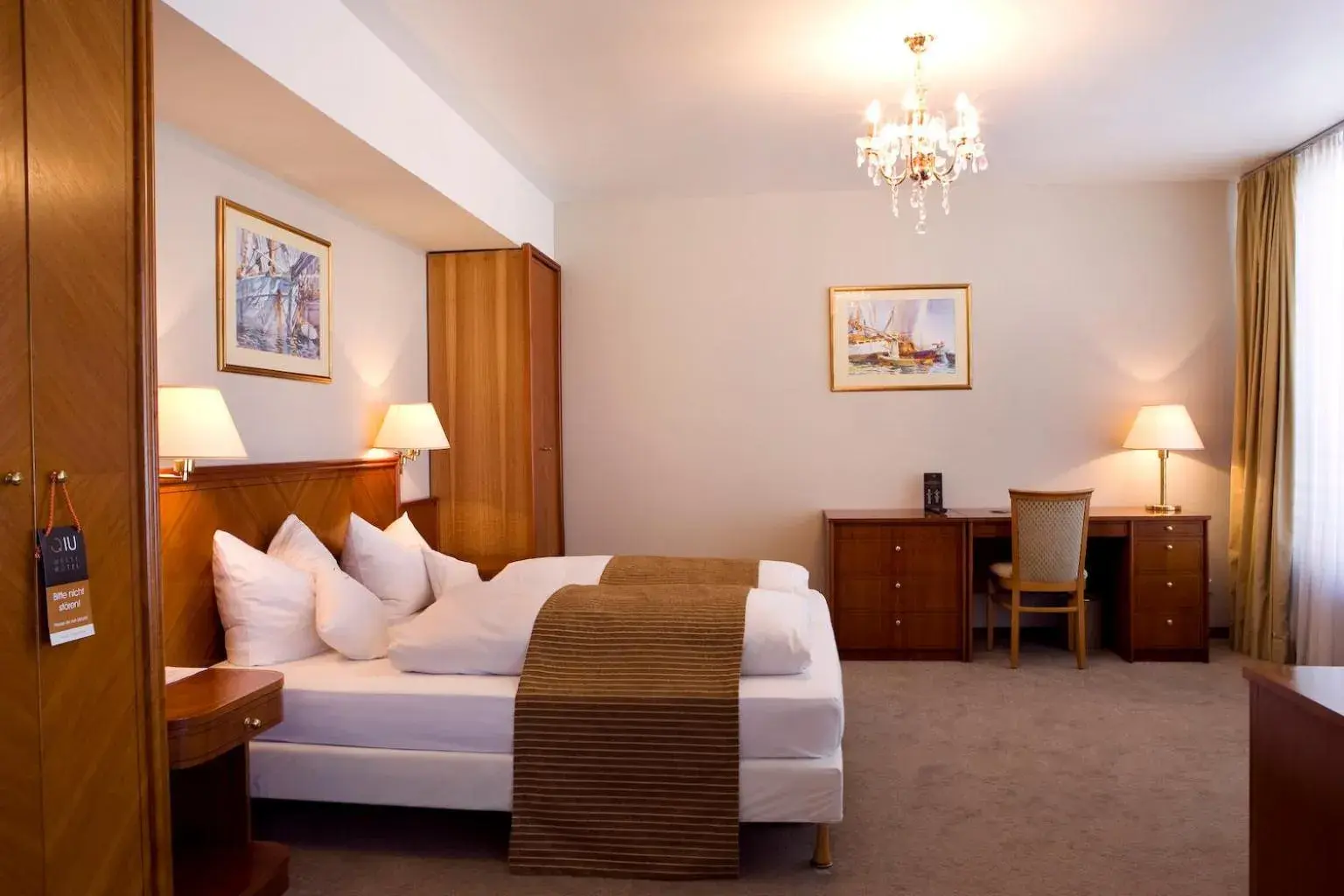 Double Room in ROSS Hotel nähe Messe Stuttgart Double Room in ROSS Hotel nähe Messe Stuttgart