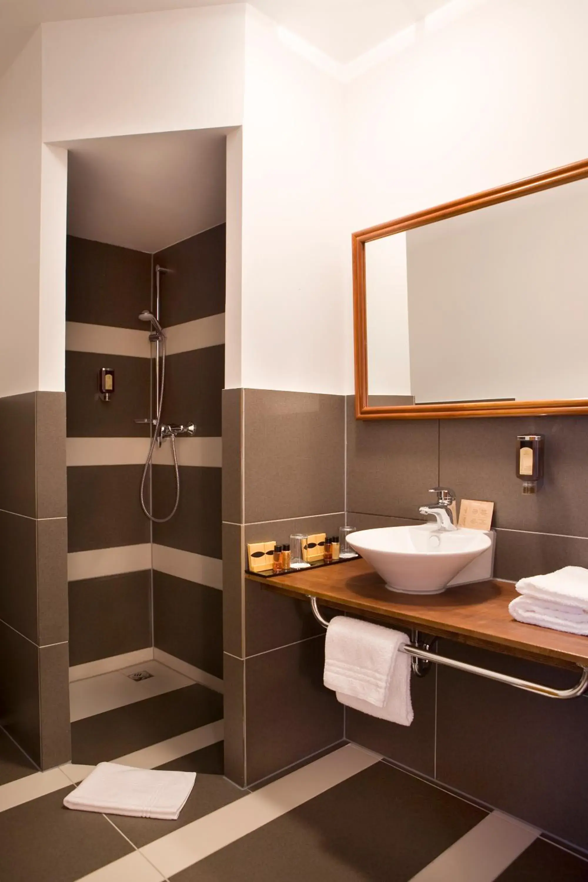 Single Room in ROSS Hotel nähe Messe Stuttgart Single Room in ROSS Hotel nähe Messe Stuttgart