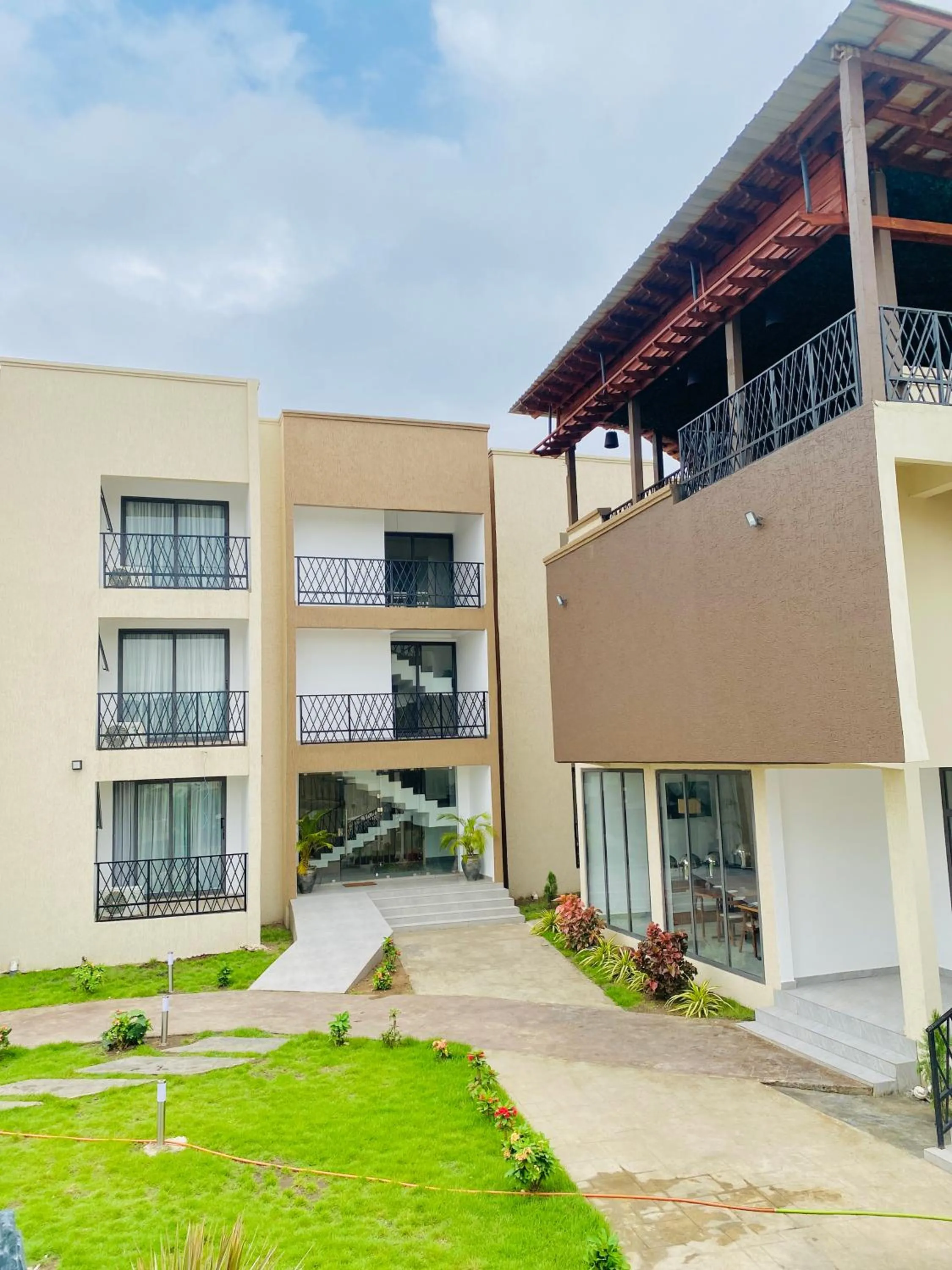 AIDEN HOMES AND APARTMENTS HOTEl