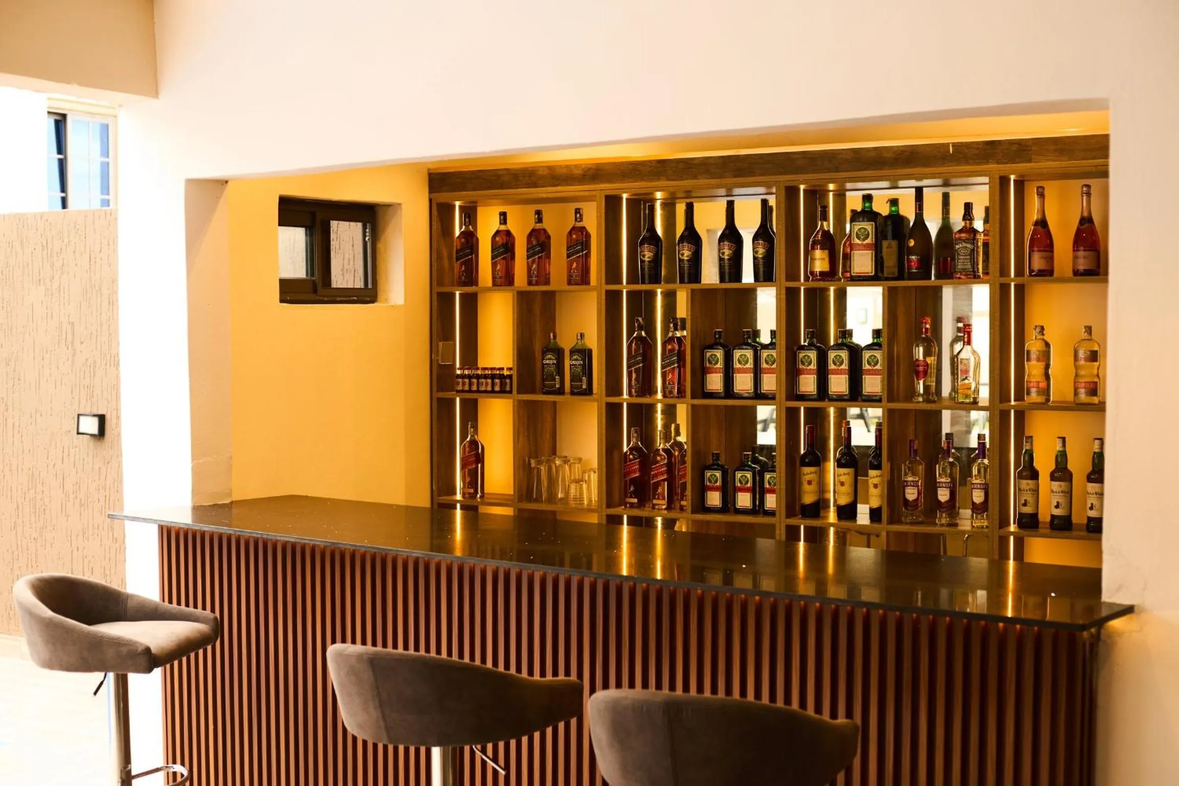 Lounge or bar in AIDEN HOMES AND APARTMENTS HOTEl