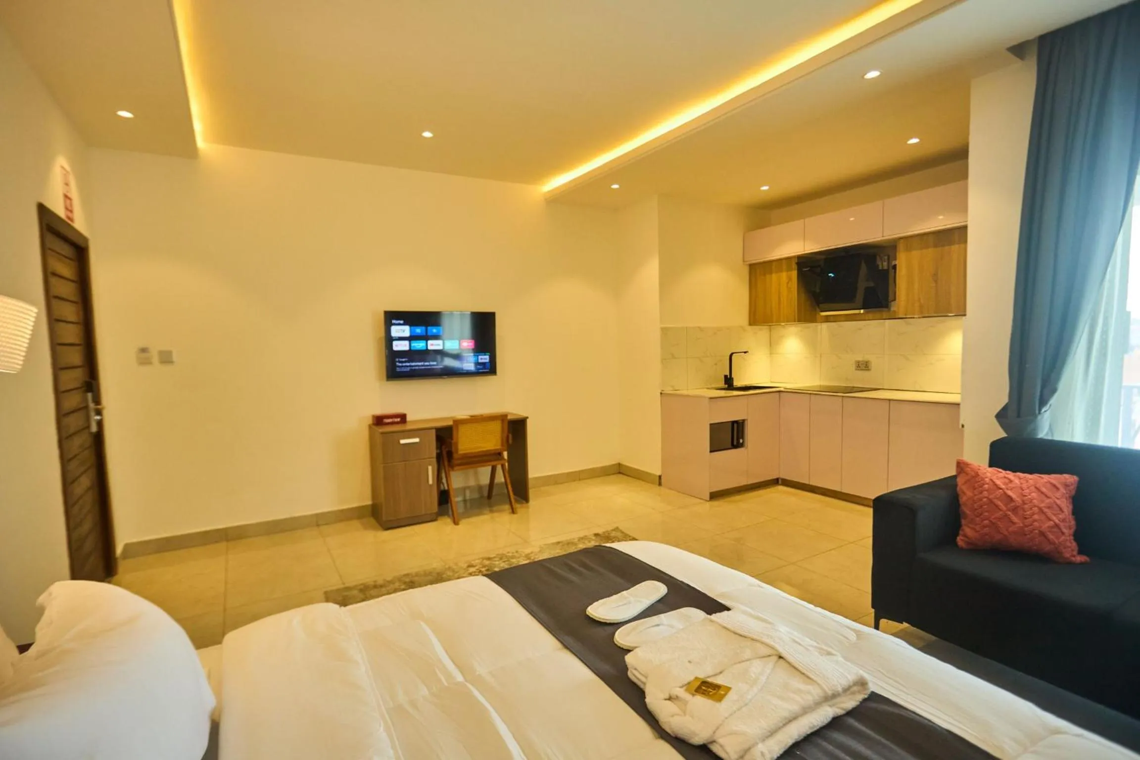 Bed in AIDEN HOMES AND APARTMENTS HOTEl