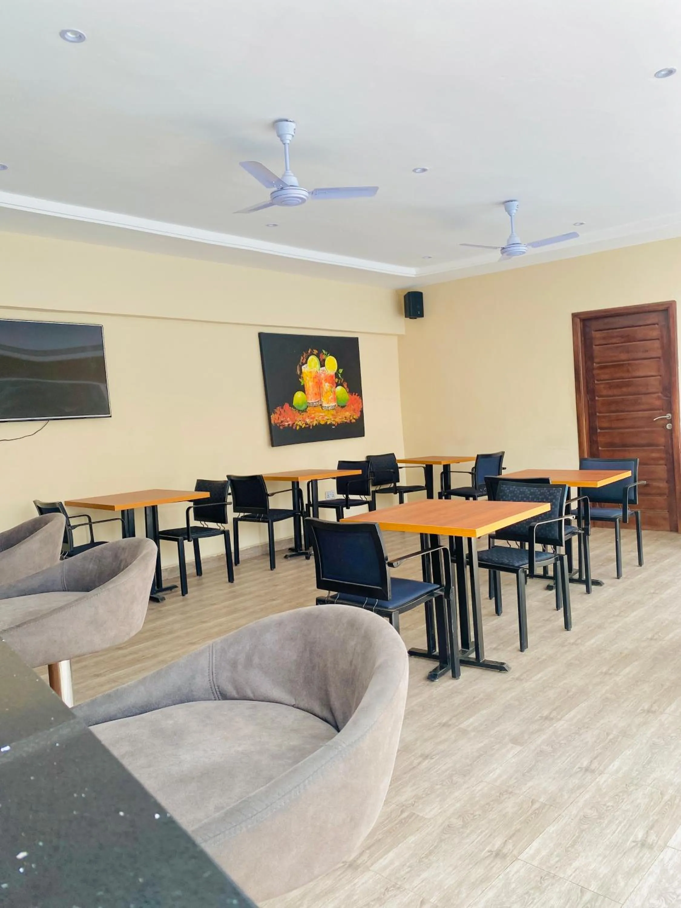 AIDEN HOMES AND APARTMENTS HOTEl