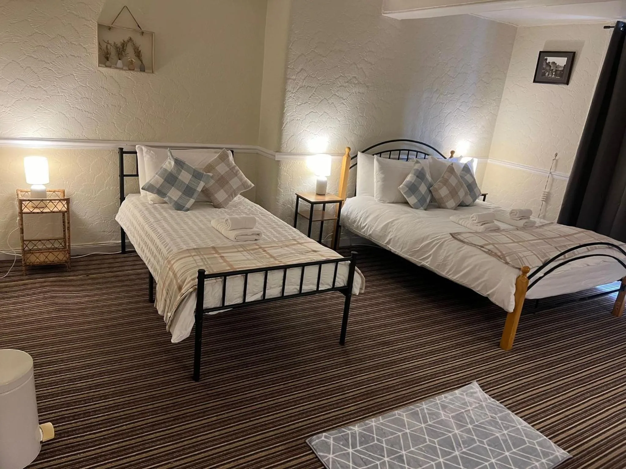 Bedroom, Bed in Edinburgh Travel Guest House