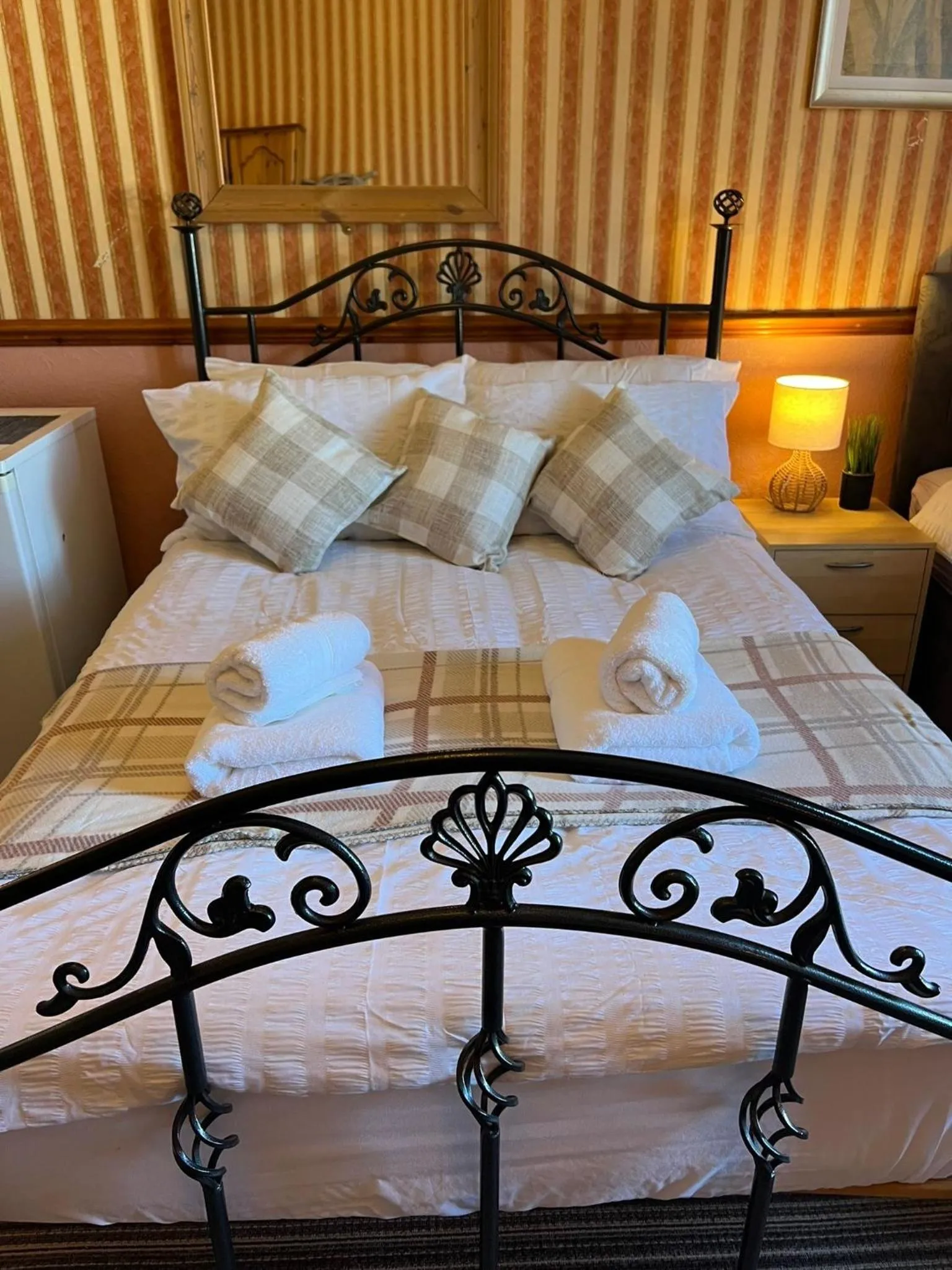 Bedroom, Bed in Edinburgh Travel Guest House