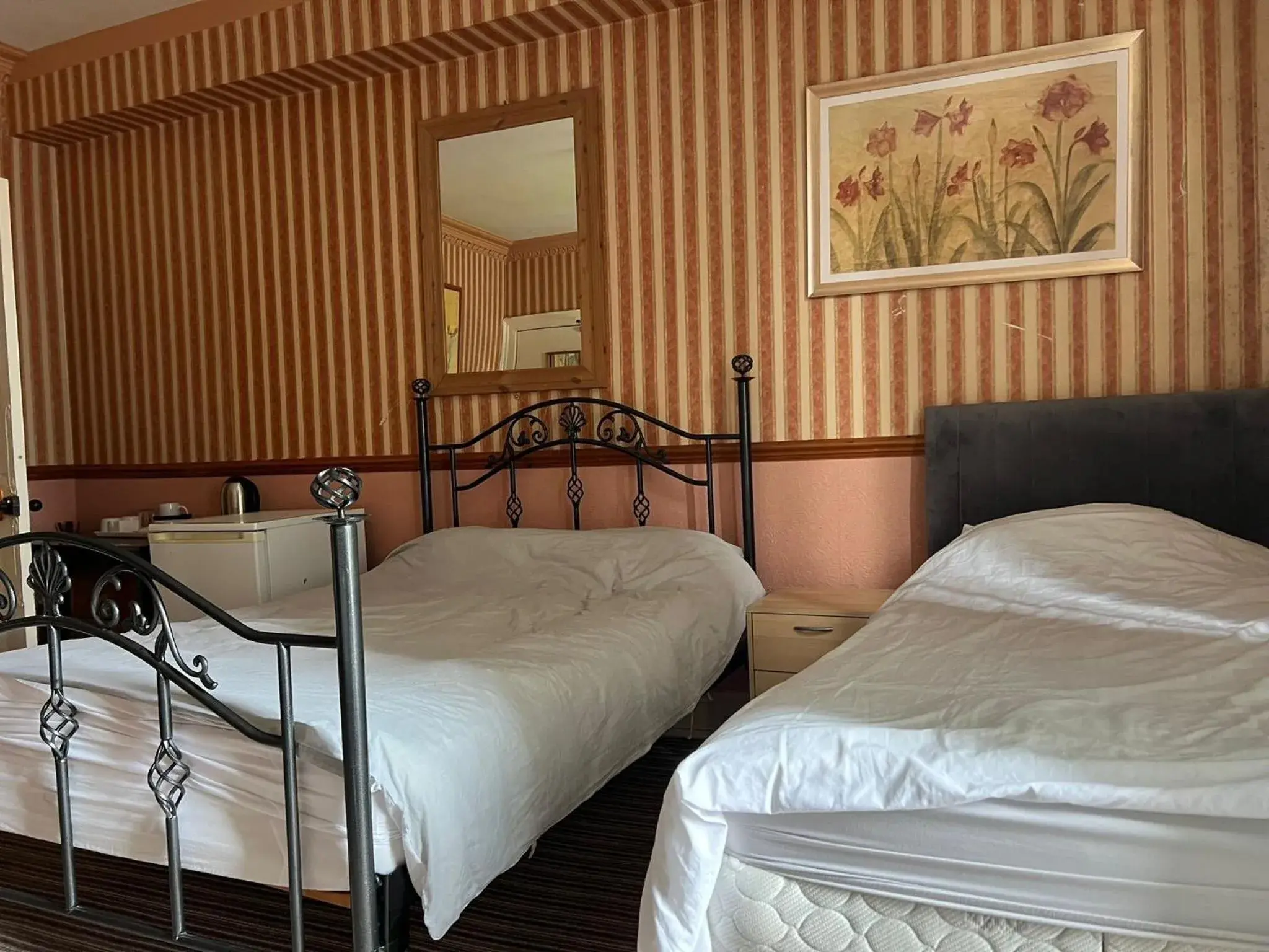 Standard Triple Room in Edinburgh Travel Guest House Standard Triple Room in Edinburgh Travel Guest House