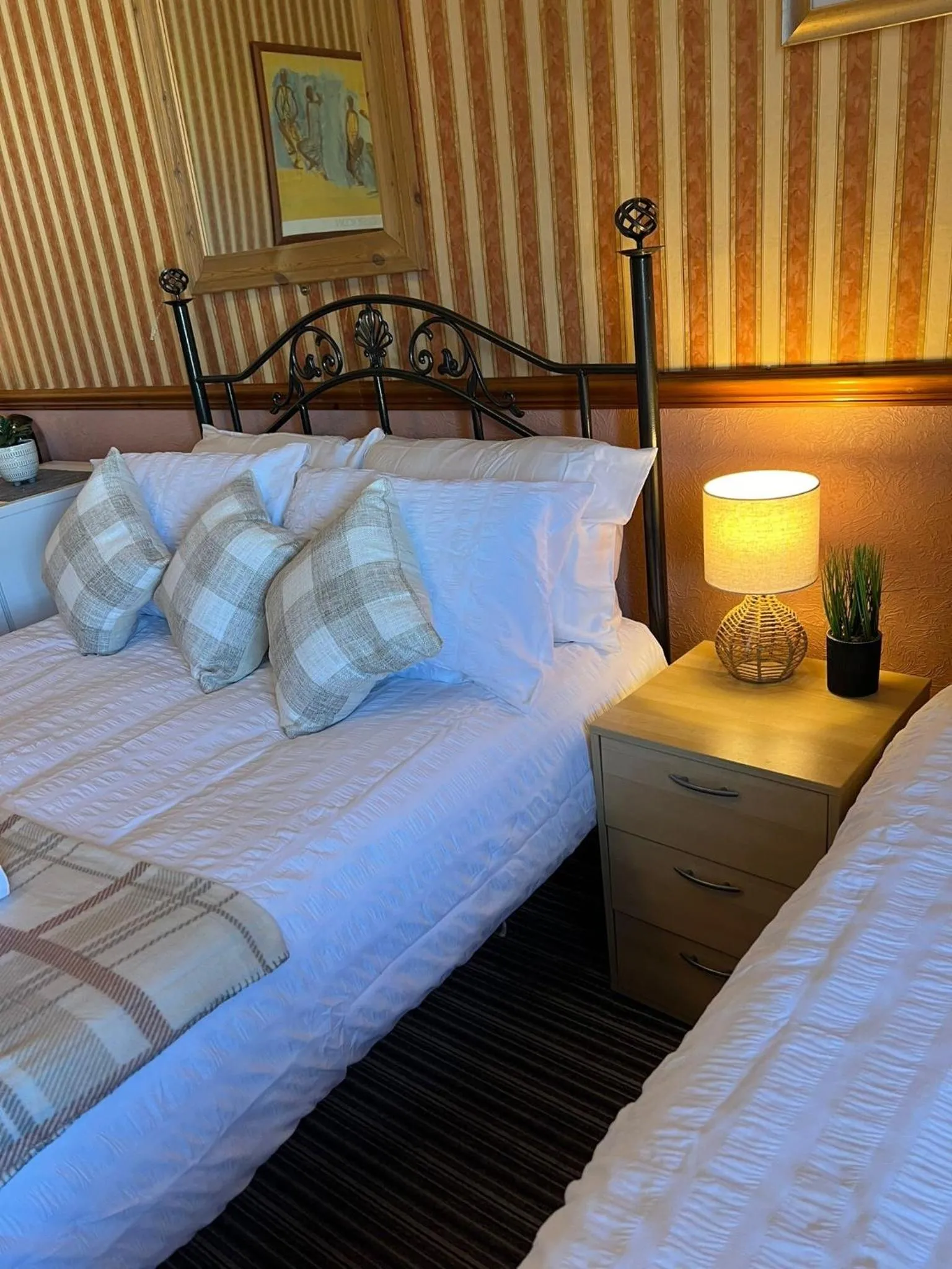 Bedroom, Bed in Edinburgh Travel Guest House