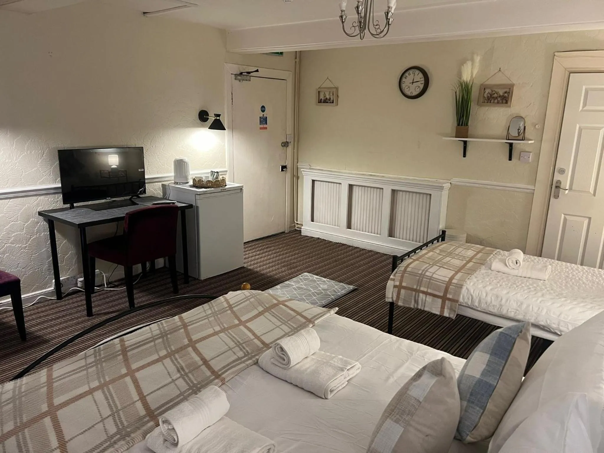 Bedroom, Bed in Edinburgh Travel Guest House