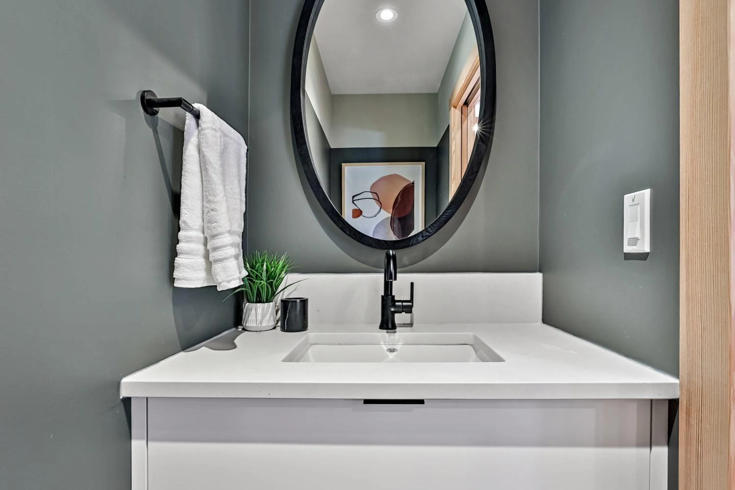 Ravens Crest Lodge - Stunning Views Perfectly Located on Main Street