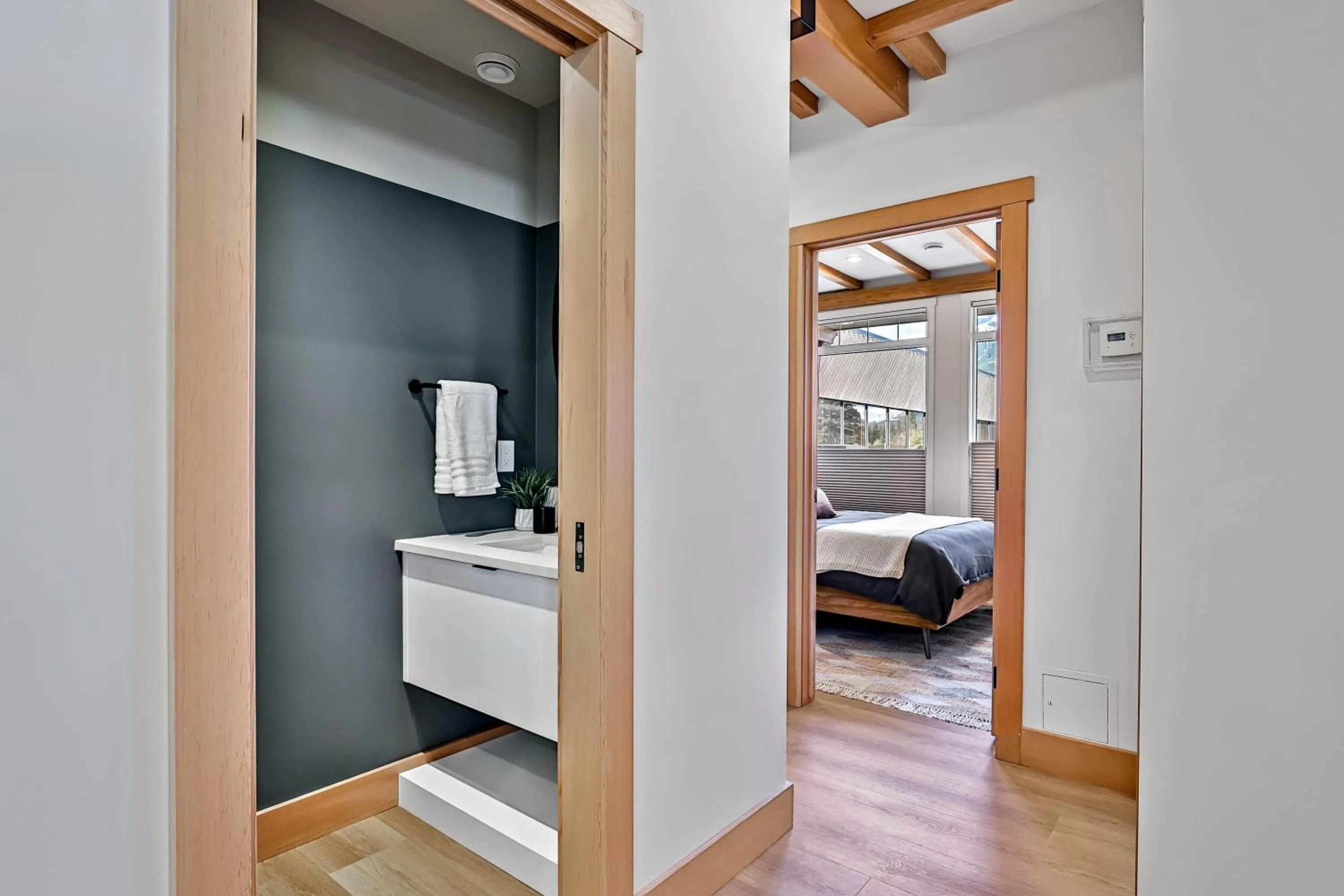 Bed in Ravens Crest Lodge - Stunning Views Perfectly Located on Main Street