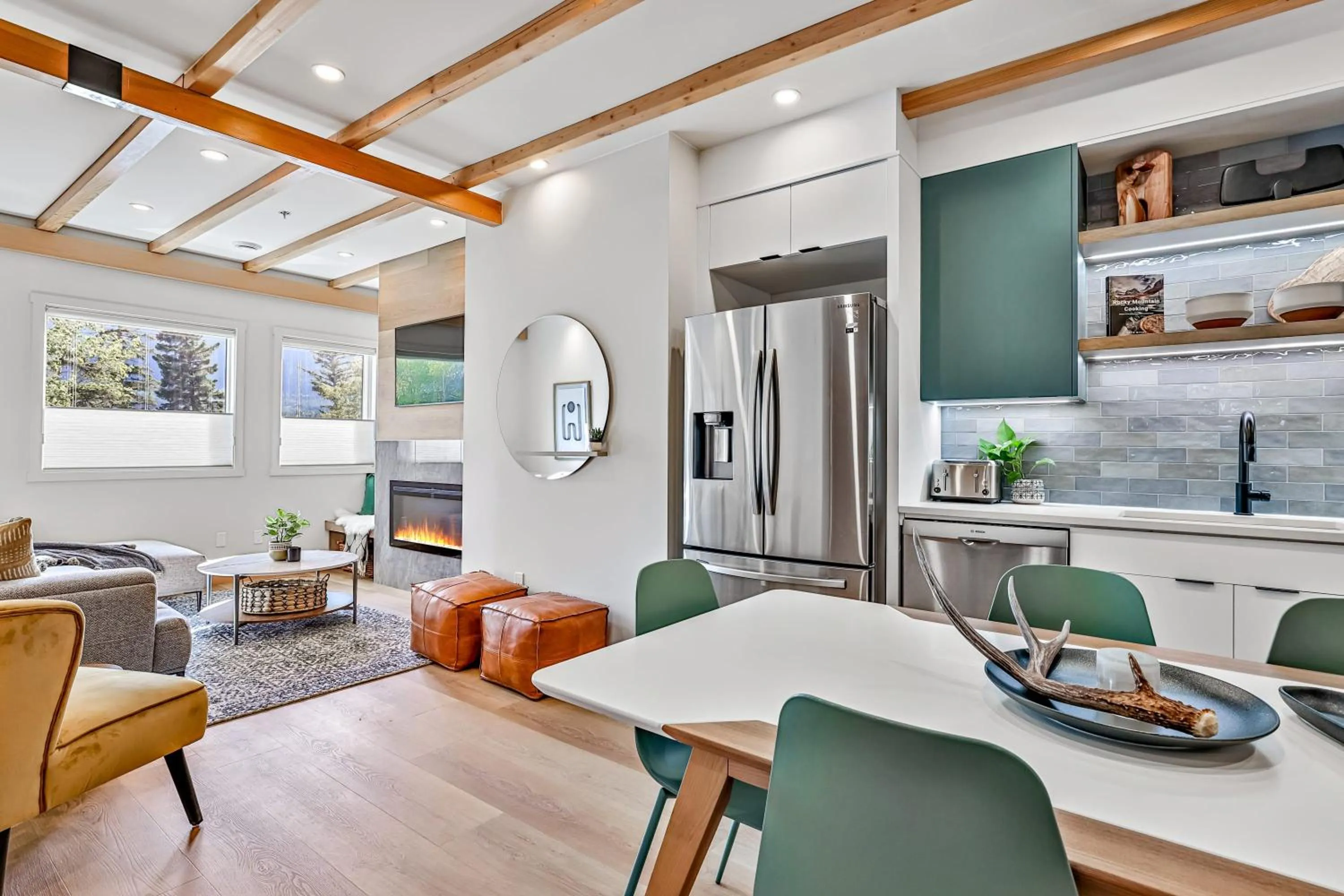 Ravens Crest Lodge - Stunning Views Perfectly Located on Main Street